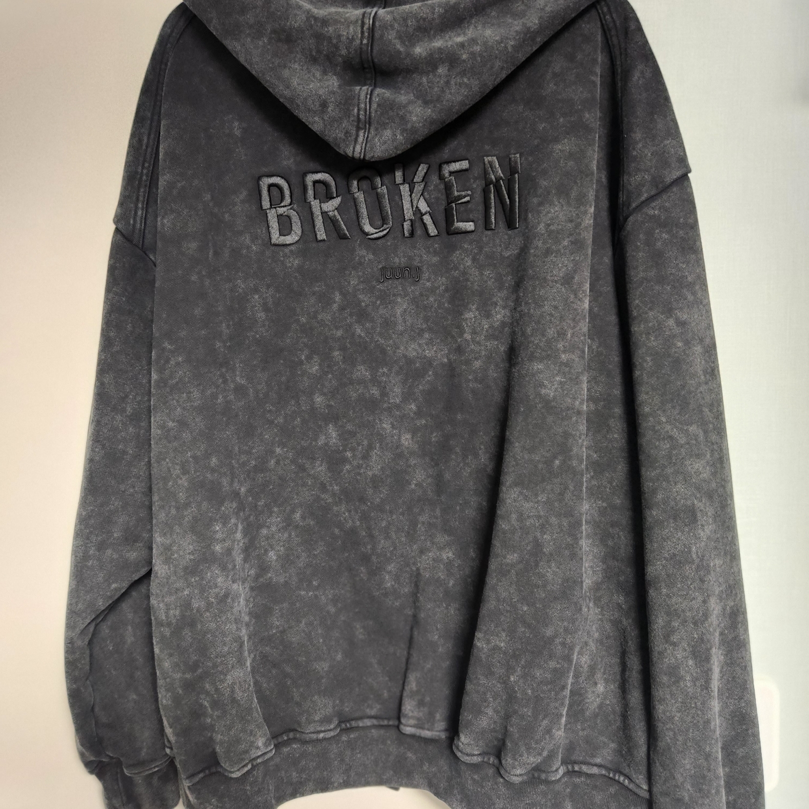 Juun.J Cotton Dyeing Damage Zip Hoodie Grey - 23FW 착용 스타일 - 2