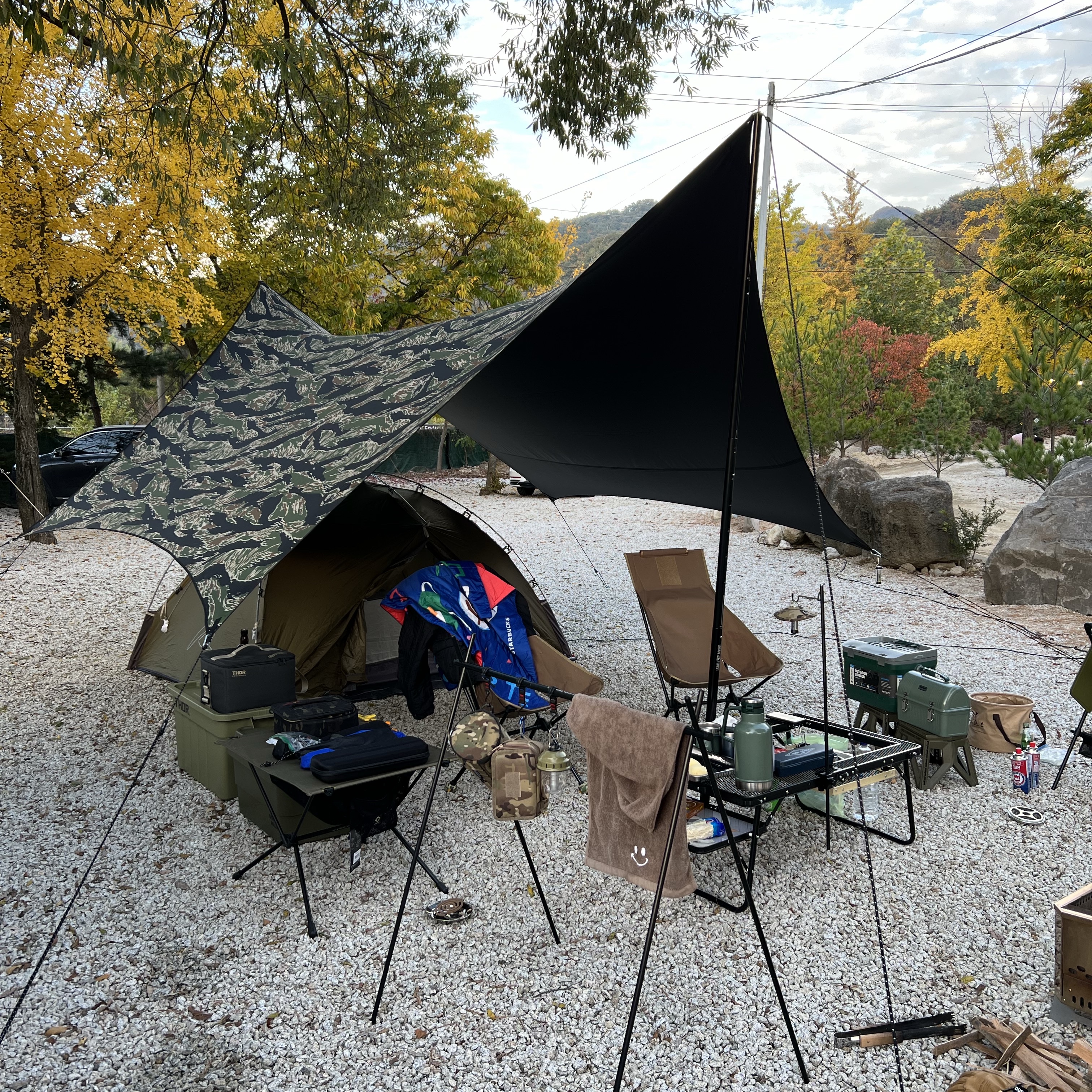 Helinox Tactical Sunset Chair Coyote Tan 착용 스타일
