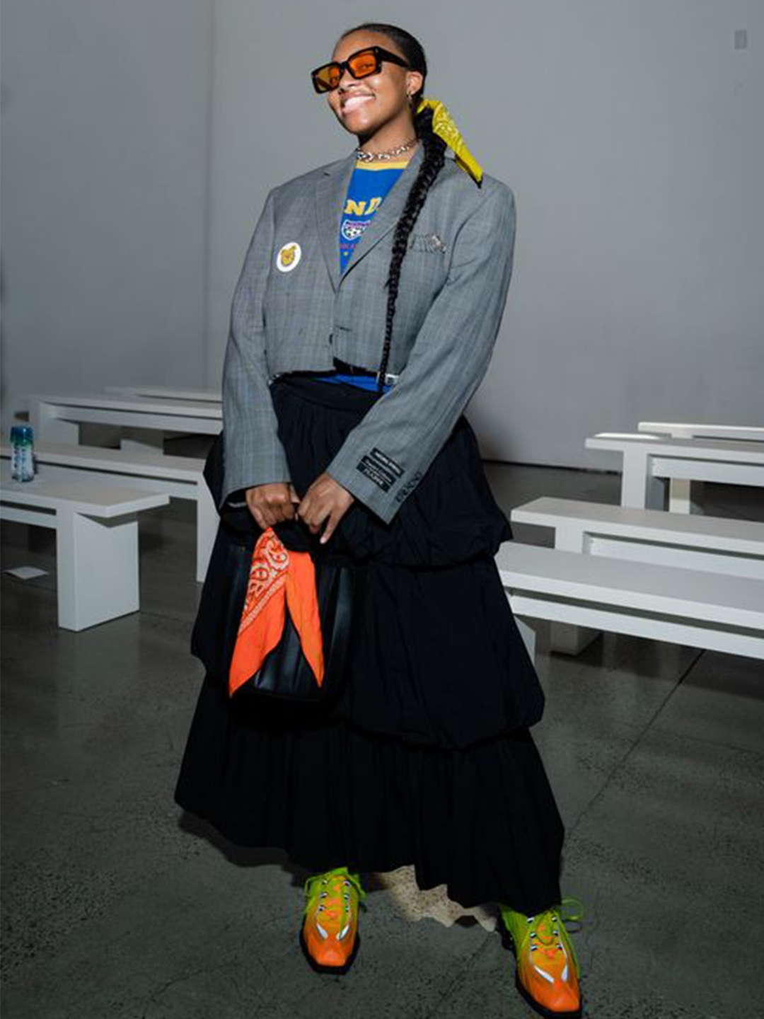 Nike x Martine Rose Shox MR4 Safety Orange, Nike x Martine Rose Shox MR4 Scuba Blue 착용 스타일 - 2