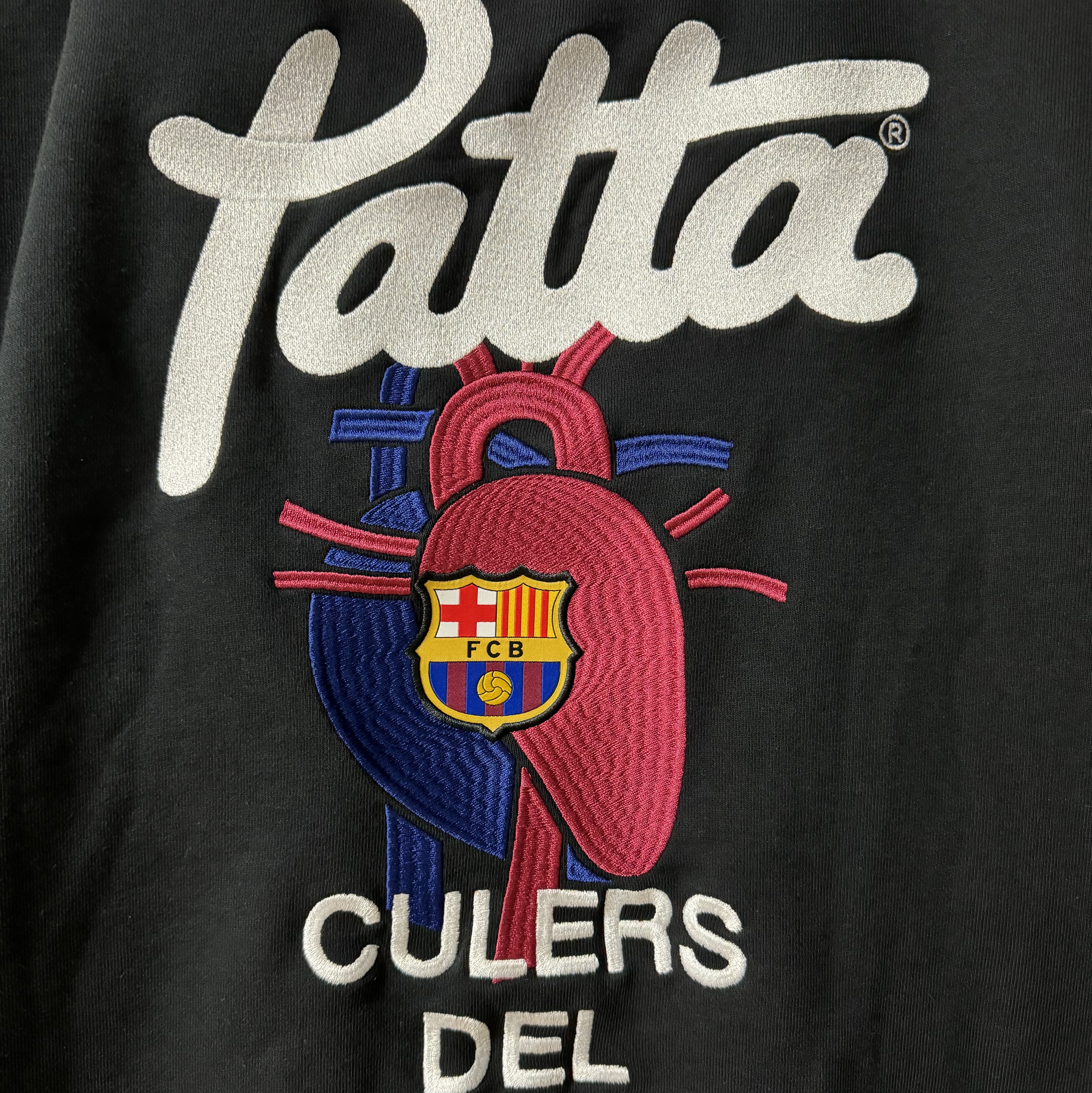 Nike x Patta x FC Barcelona Solo Swoosh Hoodie Culers del Món (FD4147-010) 착용 스타일 - 2
