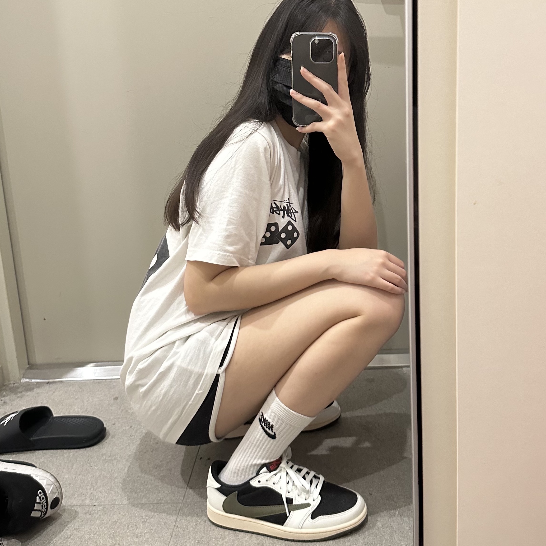 (W) Jordan 1 x Travis Scott Retro Low OG SP Medium Olive 착용 스타일