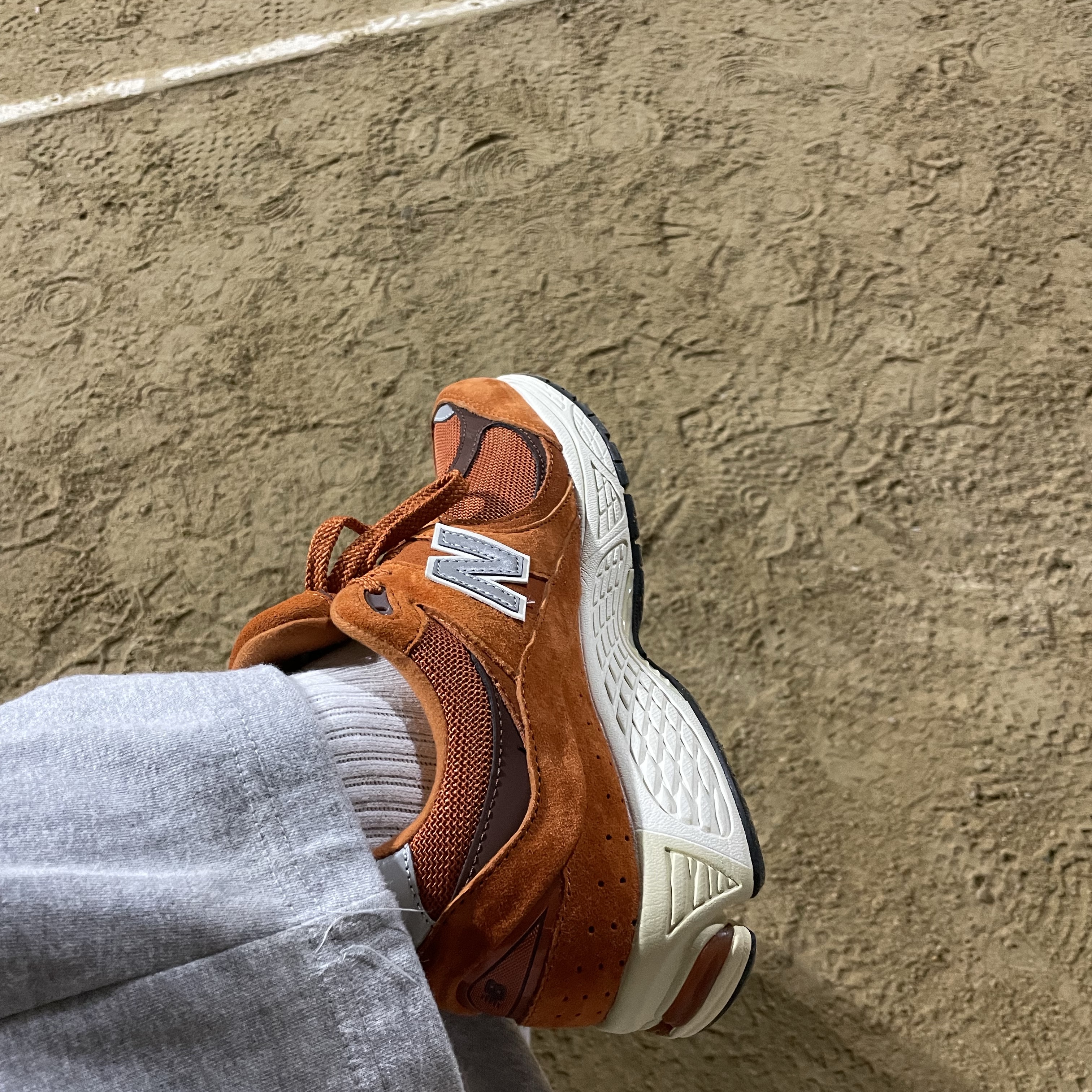 New Balance 2002R Rust Oxide 착용 스타일