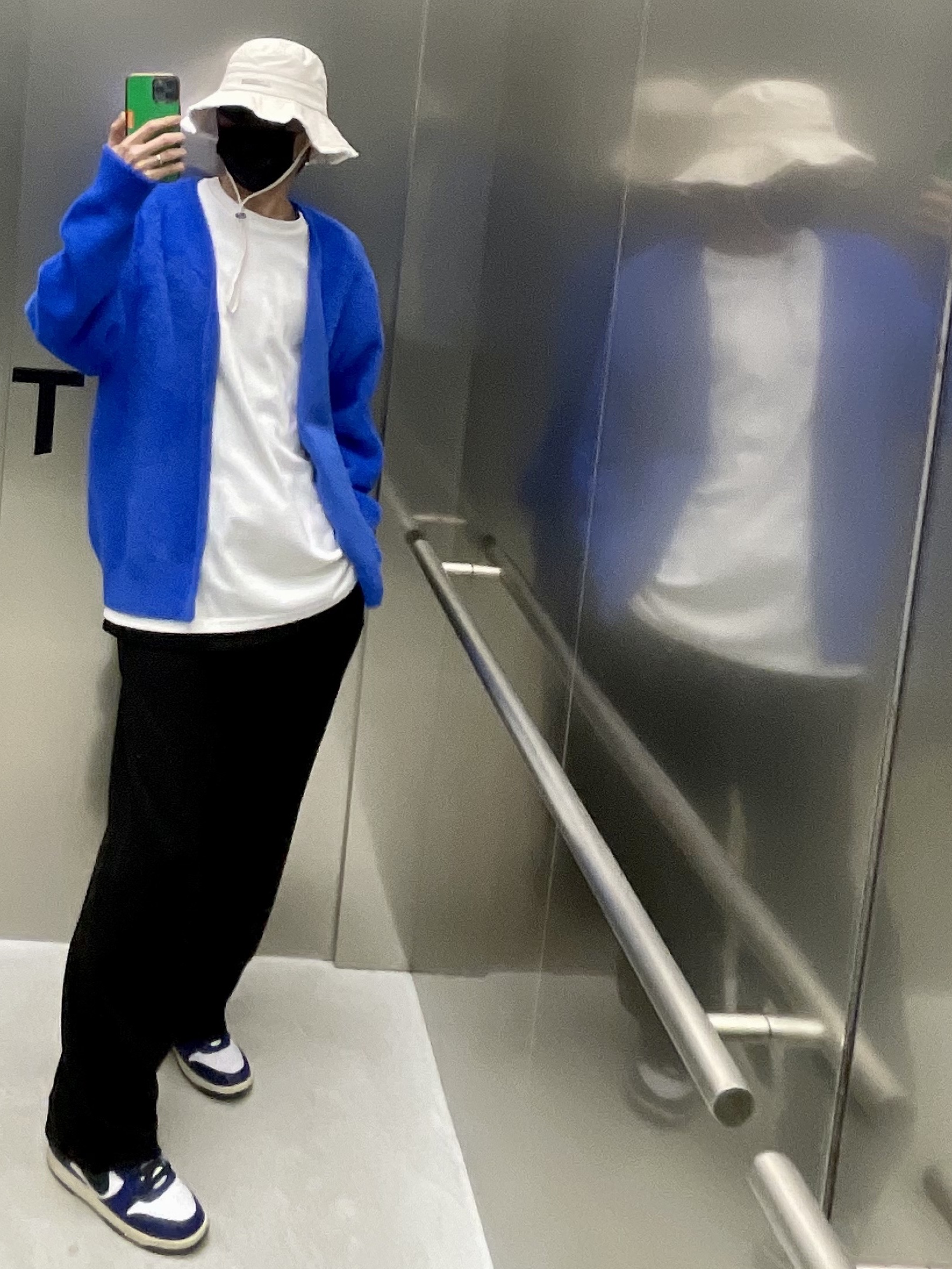 Nike x Ambush Dunk High Deep Royal Blue, IAB Studio 10th Anniversary T-Shirts Pack White & Black (2 Pack) 착용 스타일 - 4