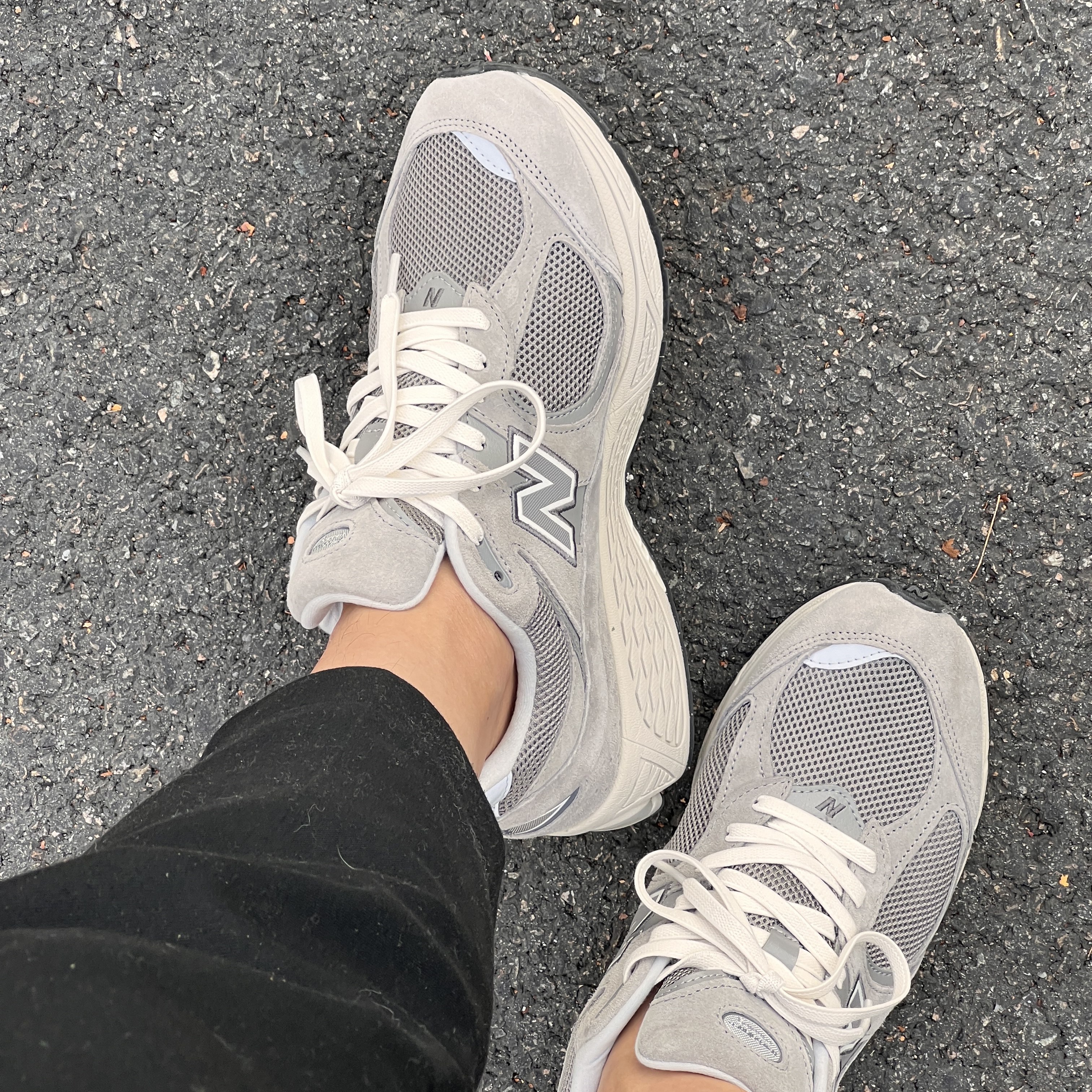 New Balance 2002R Grey 착용 스타일 - 2