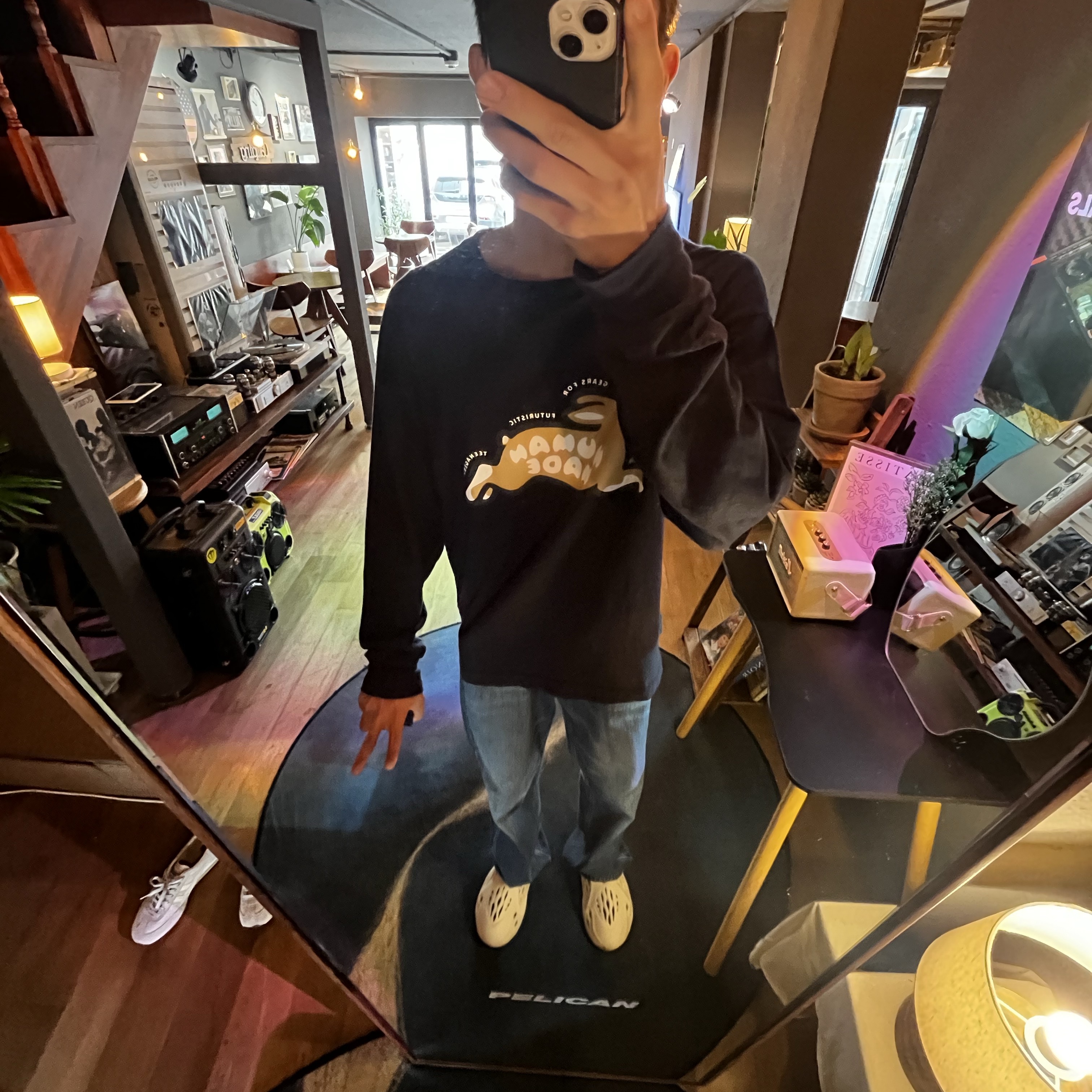 Human Made Rabbit L/S T-Shirt Navy, Adidas Yeezy Foam RNNR Sand 착용 스타일 - 1