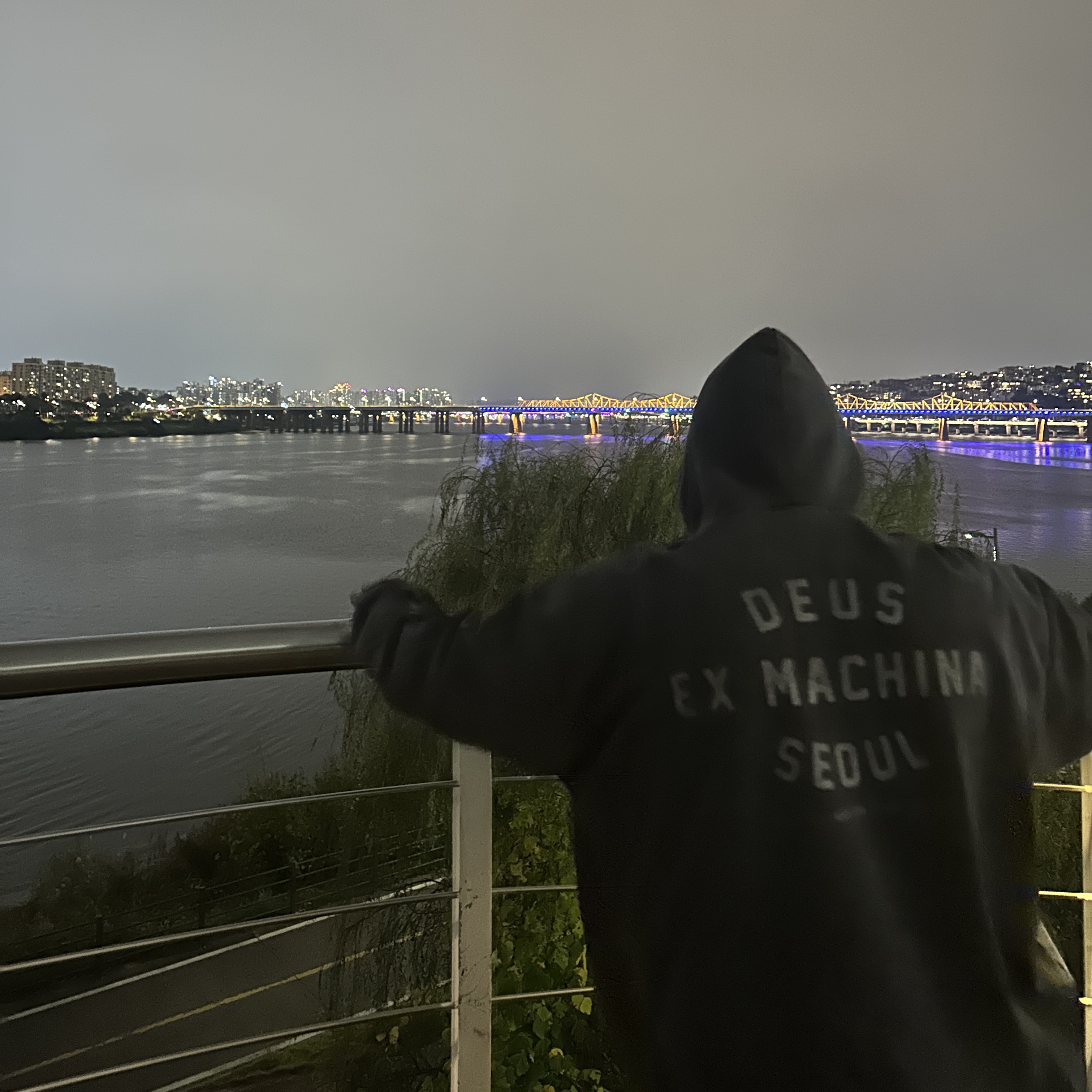 Deus Ex Machina Seoul Address Hoodie Black 착용 스타일