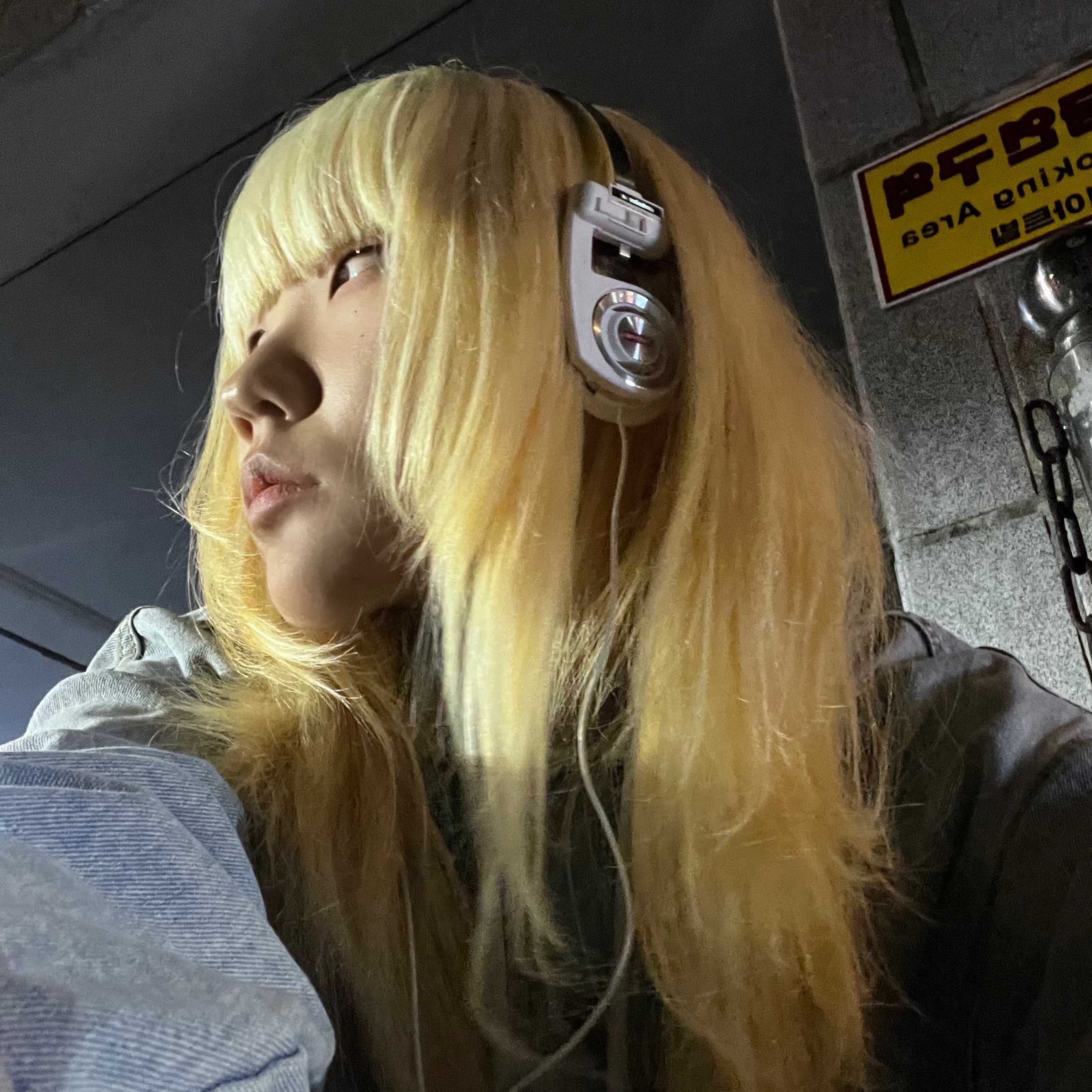 Supreme x Koss Portapro Headphones White - 23FW 착용 스타일 - 2