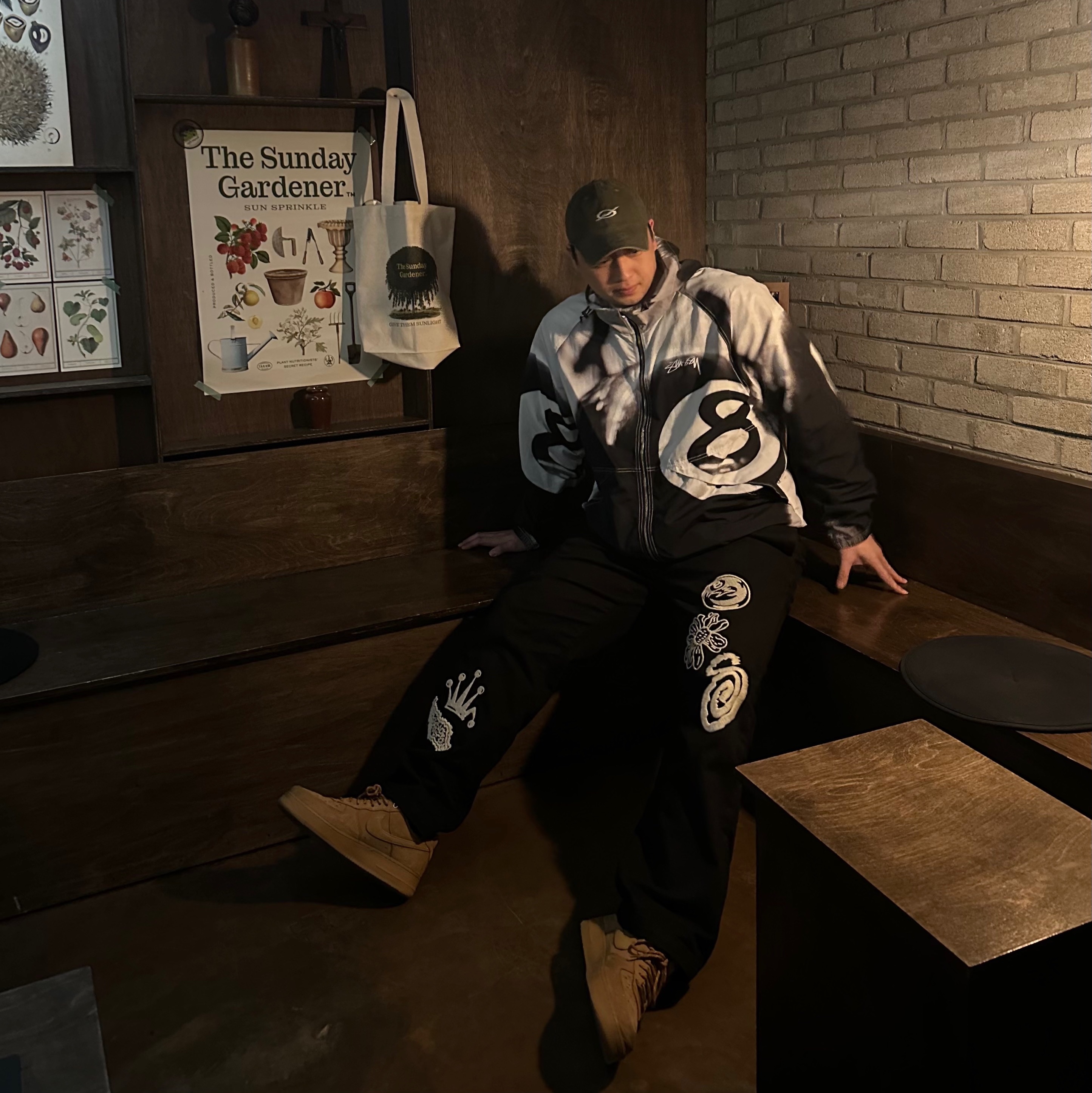 Stussy 8 Ball Beach Shell Jacket Greyscale, Stussy Noma Icon Beach Pants Washed Black 착용 스타일 - 2