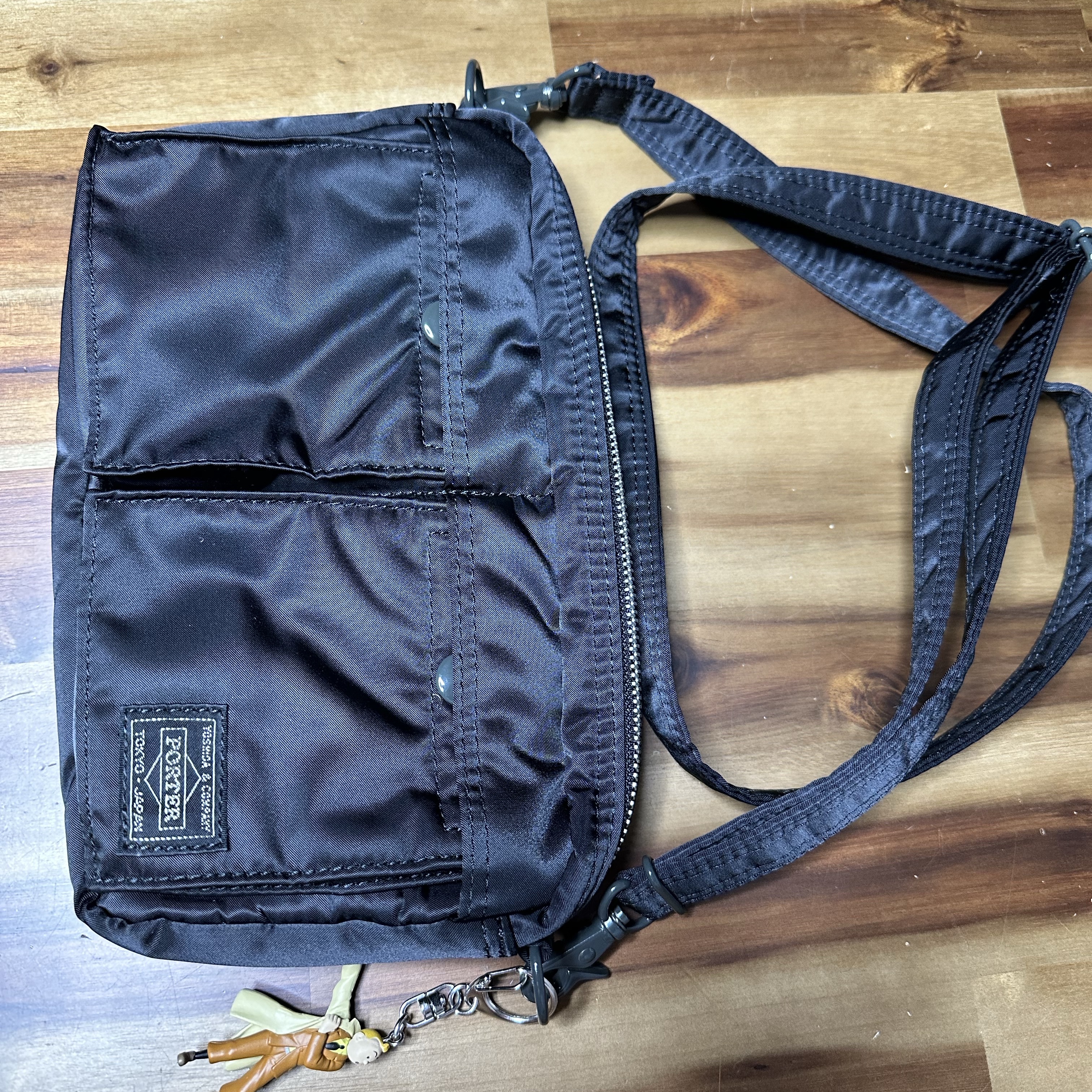 Porter Tanker Shoulder Bag Black 착용 스타일