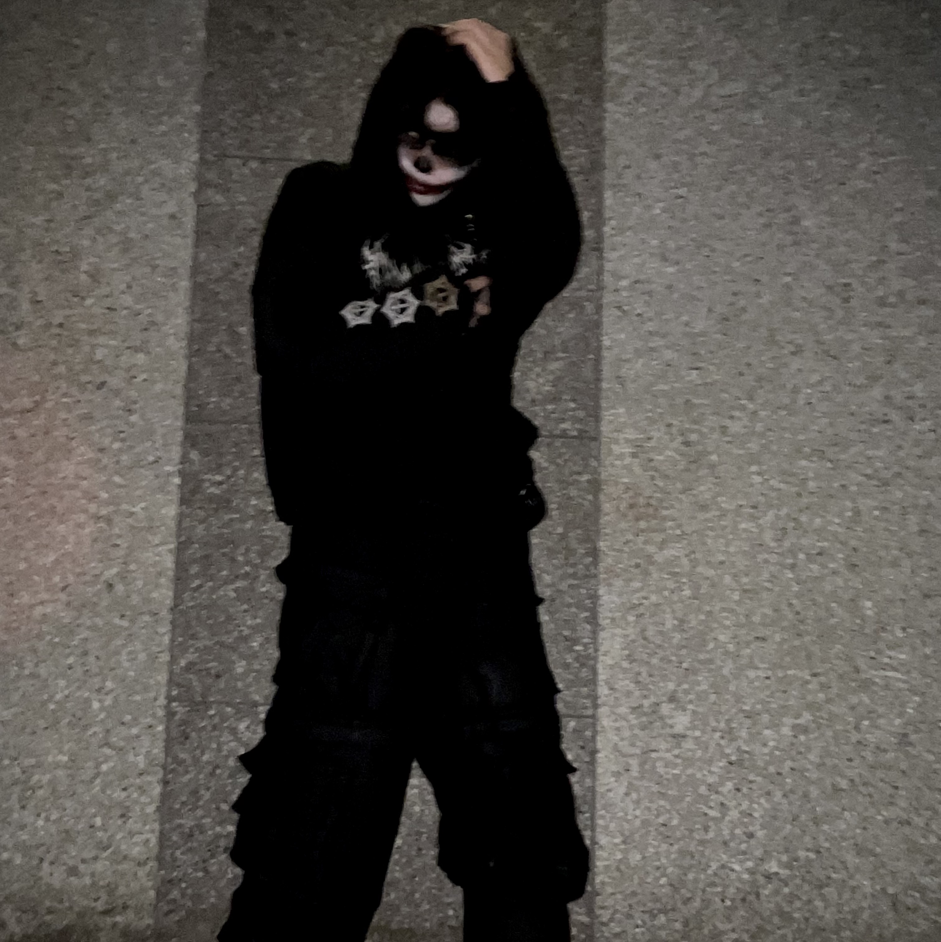 Project G/R Metalic Logo Hoodie Black, Project G/R Oversized Convertible Cargo Pants Coated Black 착용 스타일 - 5