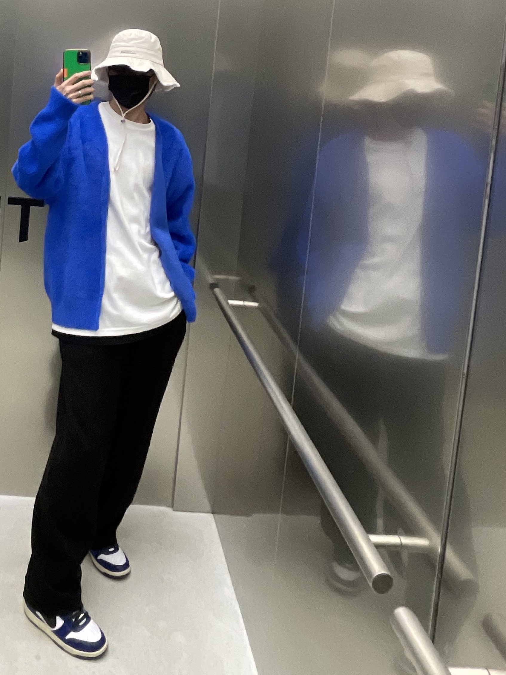 Nike x Ambush Dunk High Deep Royal Blue, IAB Studio 10th Anniversary T-Shirts Pack White & Black (2 Pack) 착용 스타일 - 1