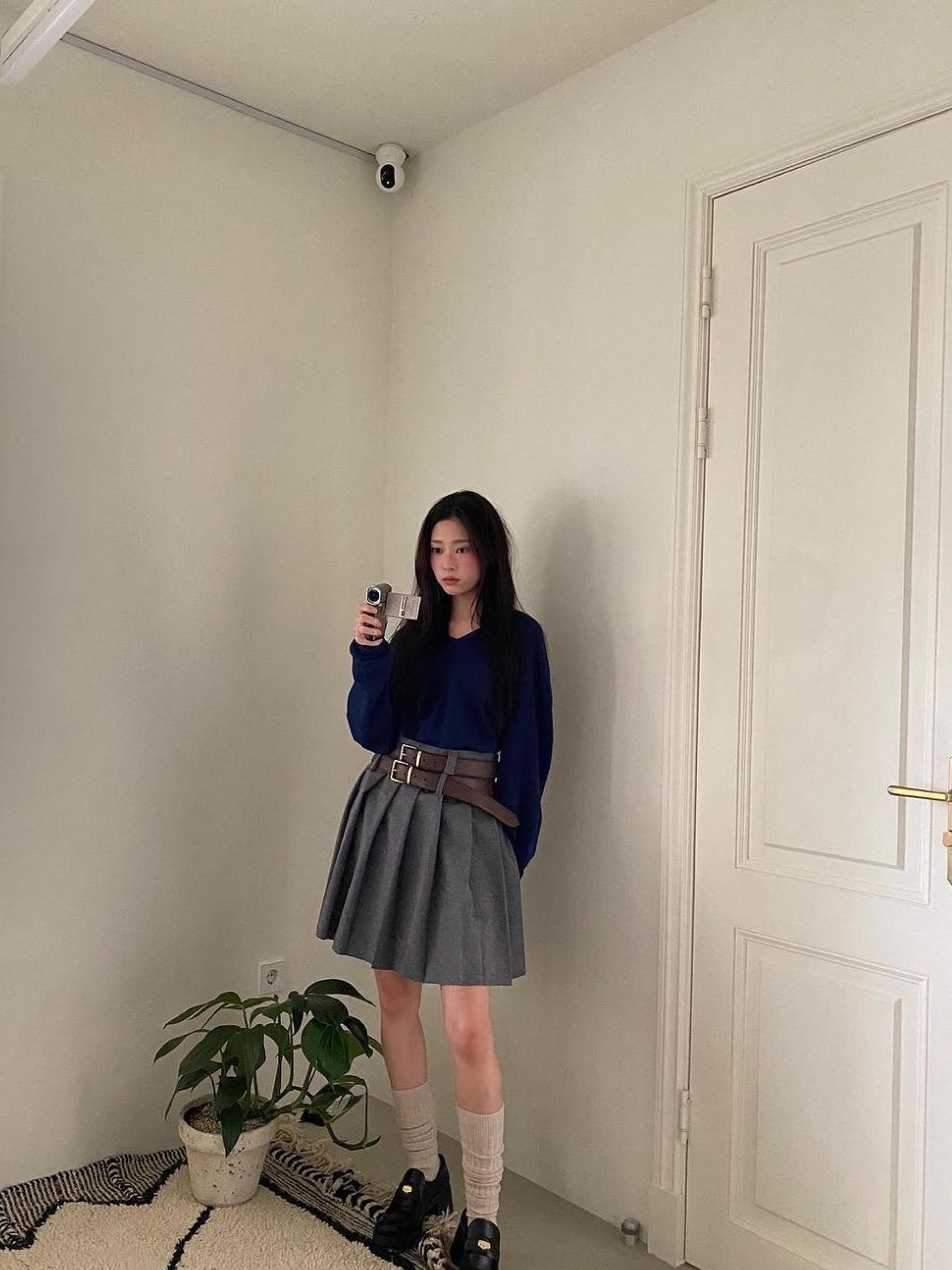 Millo Women Cut Off Pleated Skirt Charcoal Gray, (W) Thom Browne Cotton Loopback Mini Pleated Skirt Grey 착용 스타일 - 2