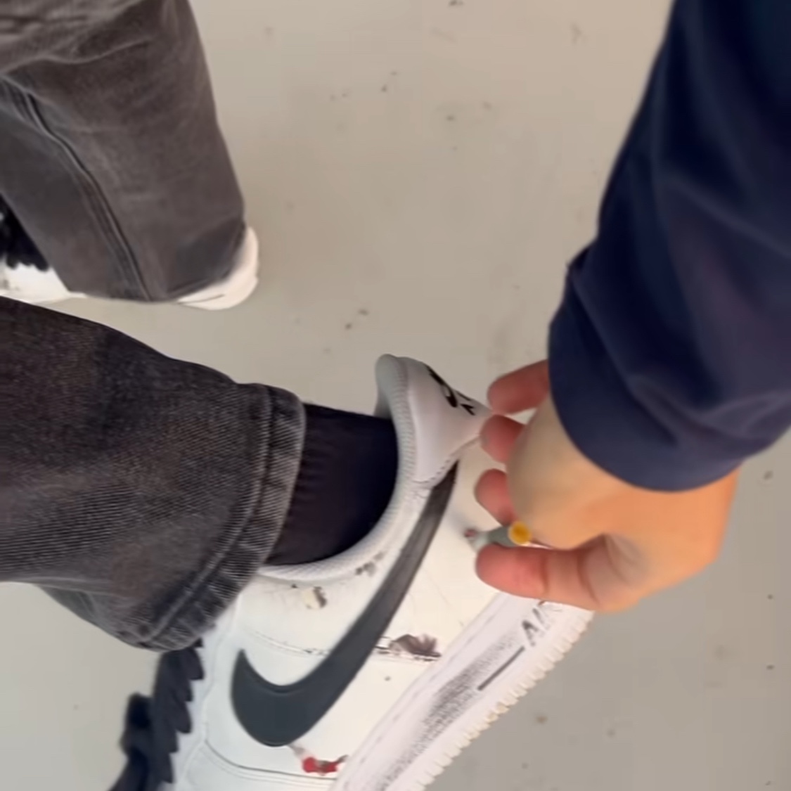 Nike x Peaceminusone Air Force 1 Low Para-Noise 2.0 착용 스타일 - 2
