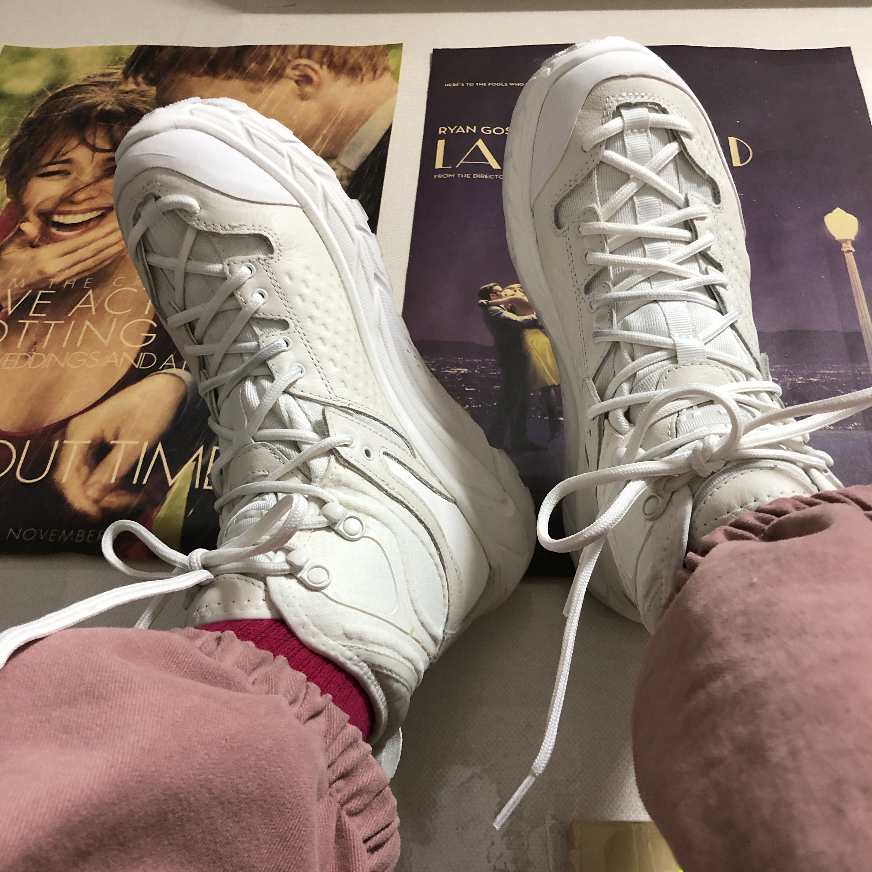 Hoka x Opening Ceremony Tor Ultra Hi 착용 스타일 - 3