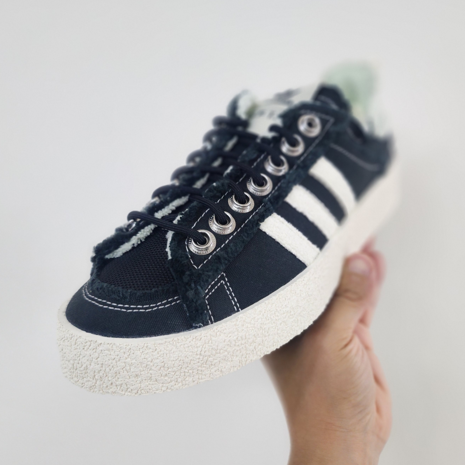 Adidas x Song for the Mute Campus 80s Core Black Cream White 착용 스타일 - 1