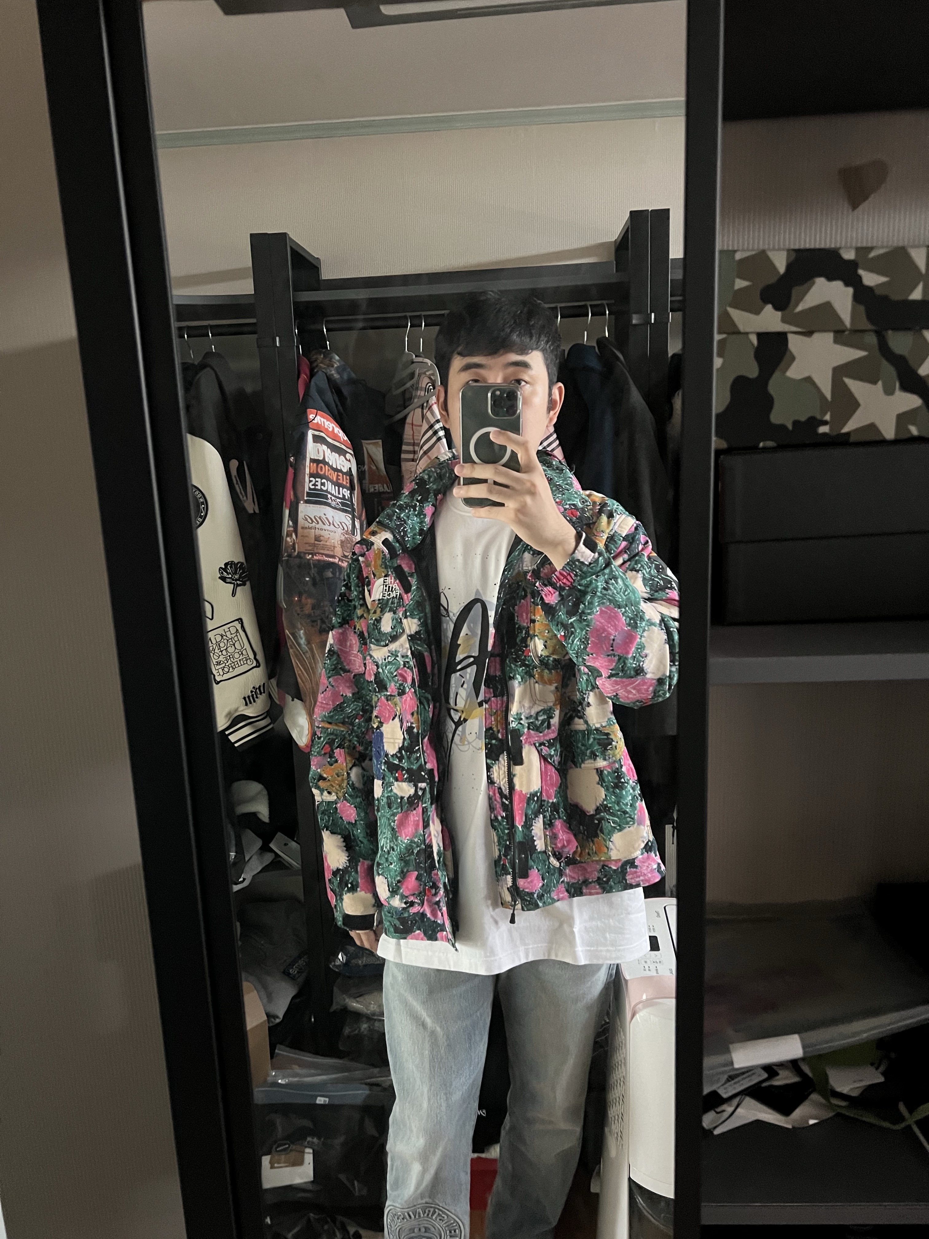 Supreme x The North Face Trekking Convertible Jacket Flowers - 22SS, Stussy x Levi's Embossed 501 Jean Indigo 착용 스타일