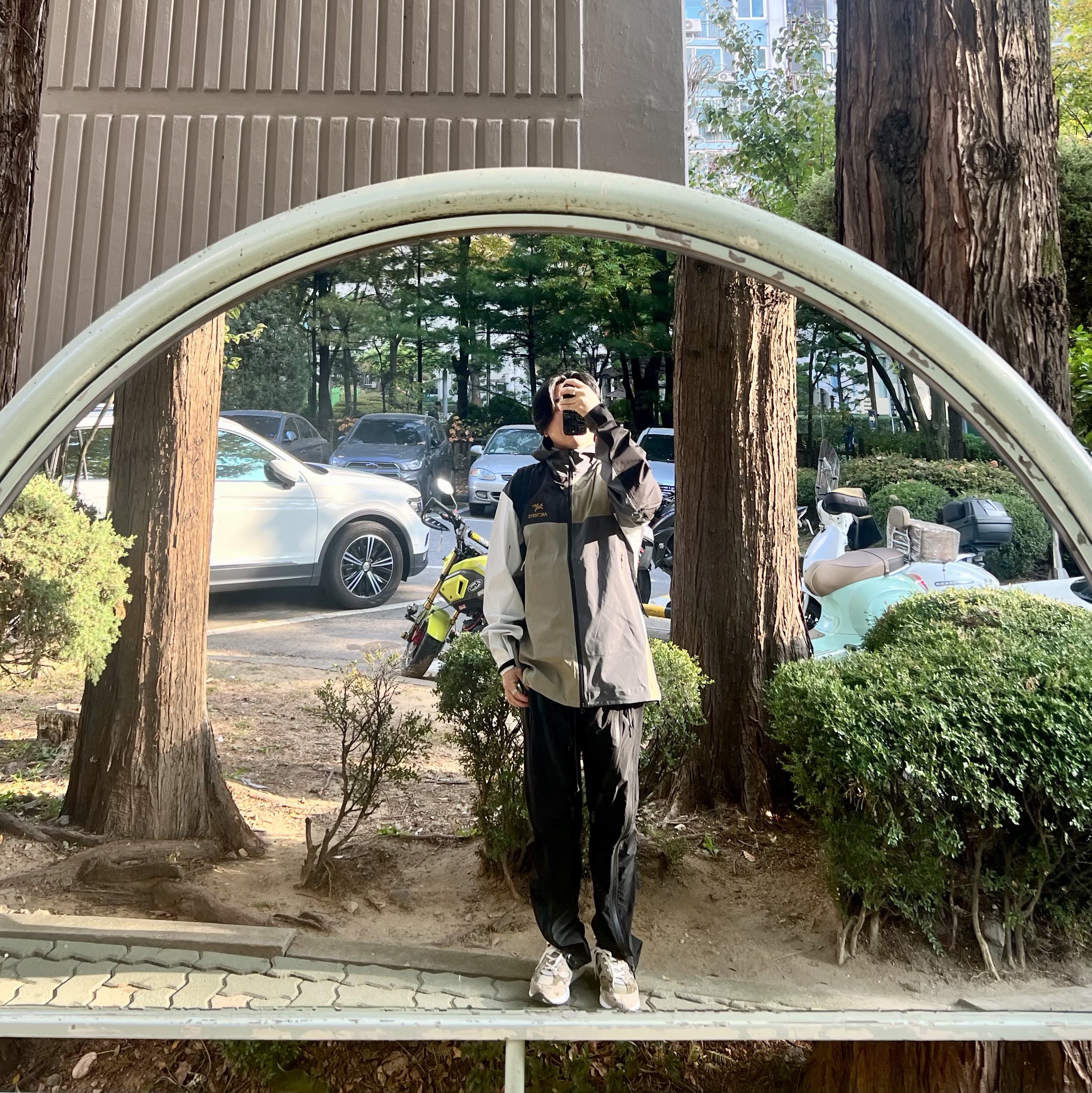 Arc'teryx x Beams Dimensions Beta Jacket Multi, New Balance x JJJJound 992 Made in USA Grey 착용 스타일