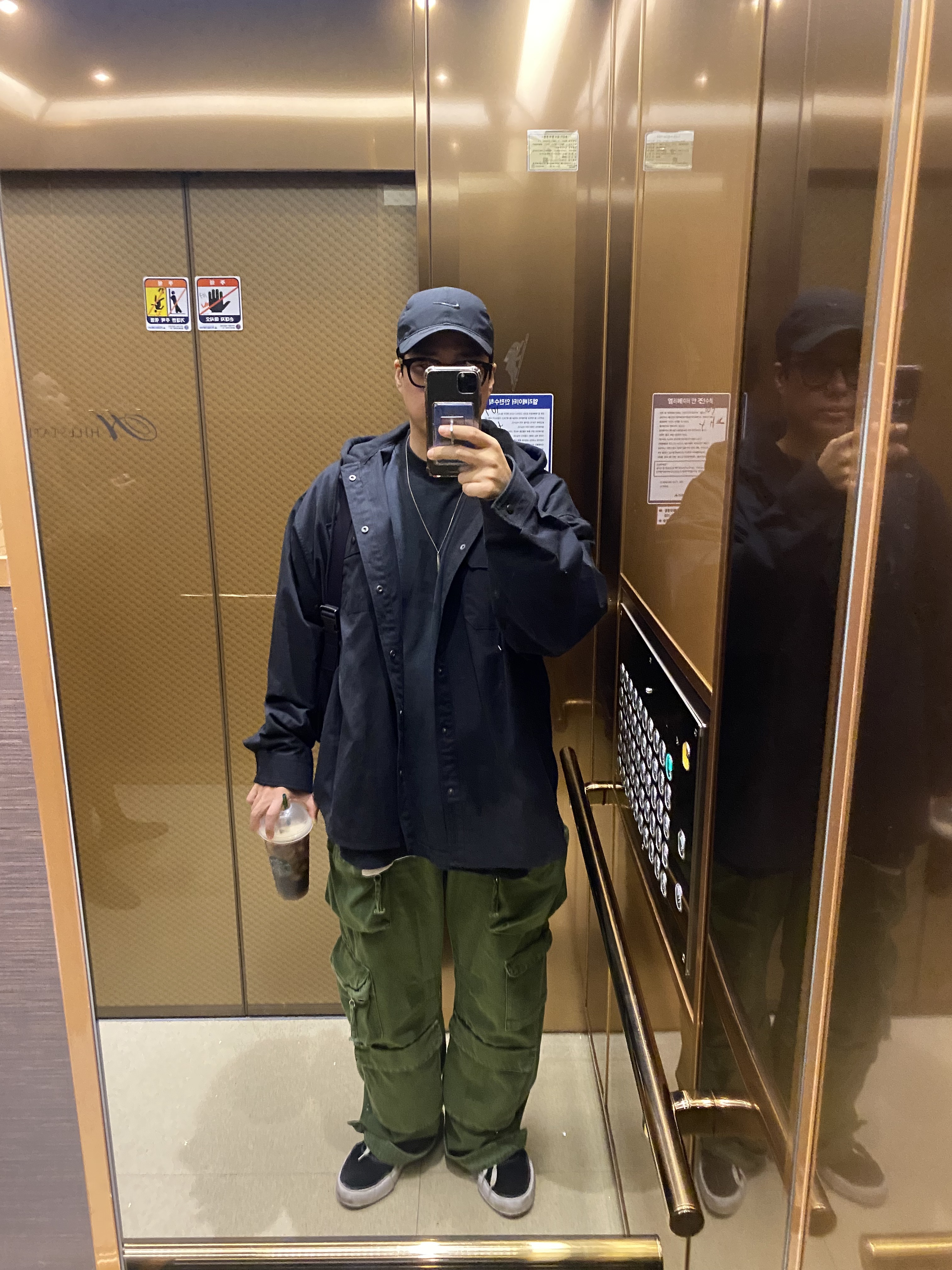 Yeezy Gap Engineered By Balenciaga Dove 3/4 Sleeve T-Shirt Washed Black, Maison Mihara Yasuhiro Baker OG Sole Canvas Low Cut Sneakers Black 착용 스타일