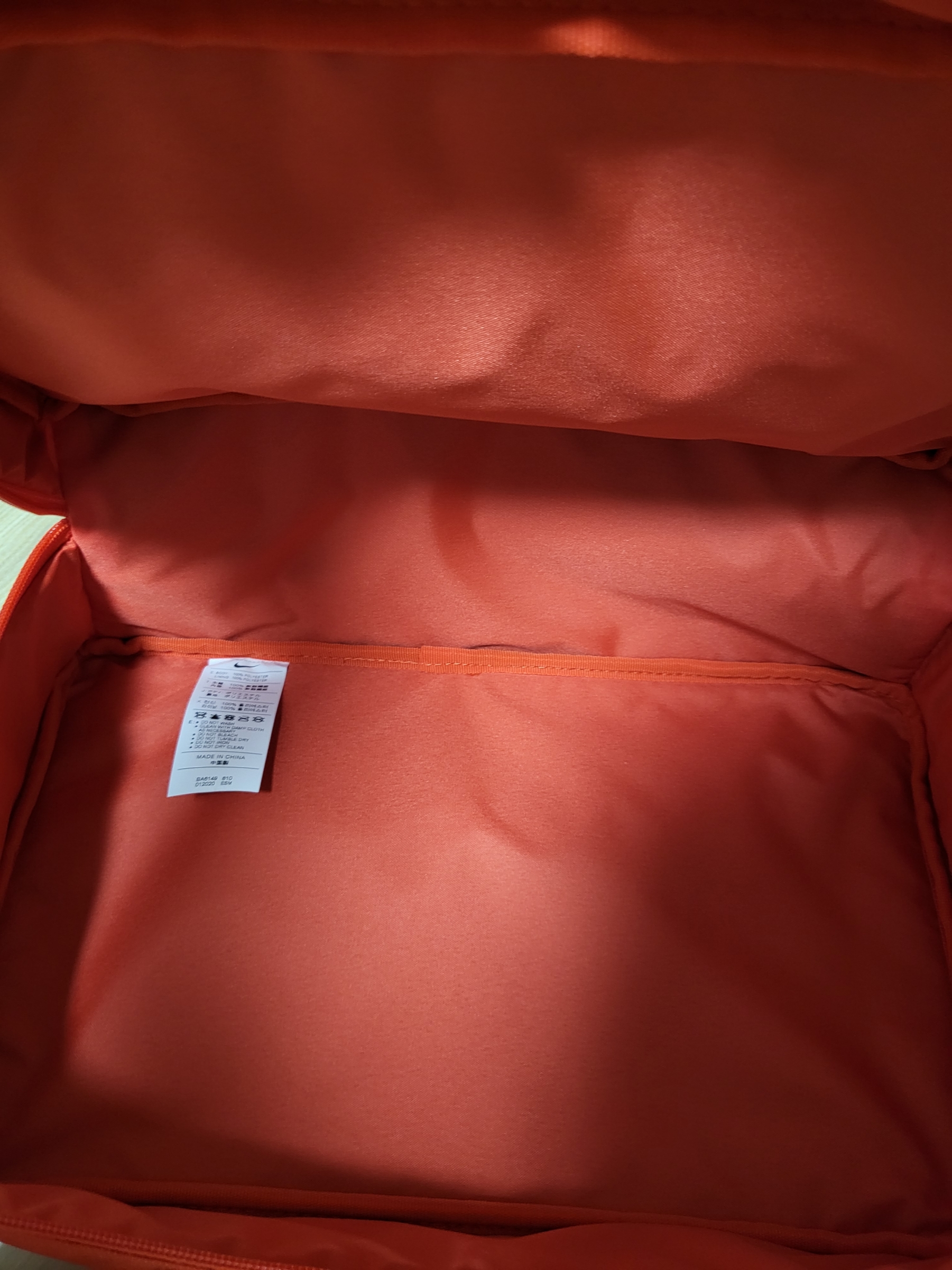Nike NSW ShoeBox Bag Orange 착용 스타일