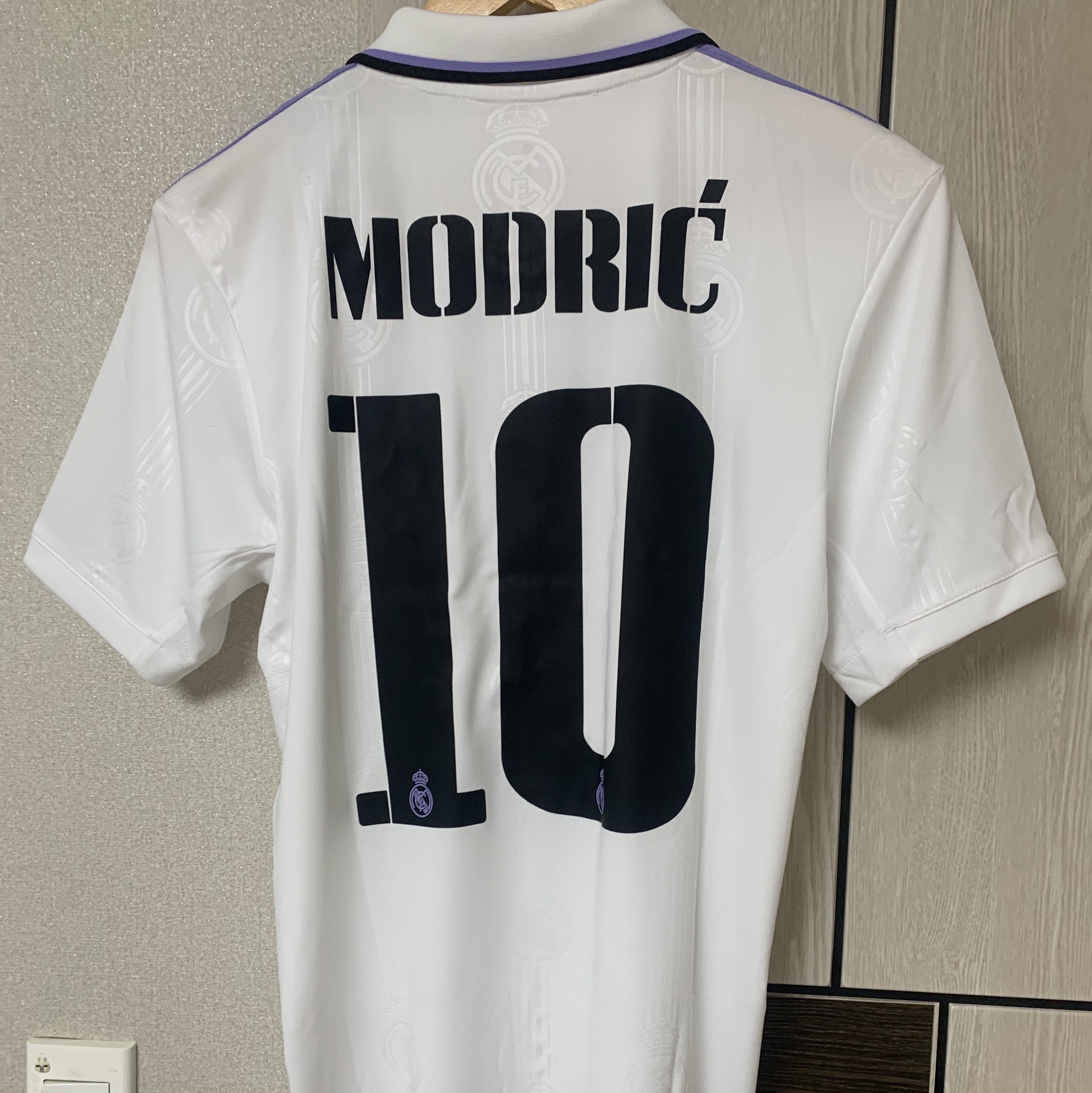 Adidas Real Madrid 2022/23 Home Jersey White - US Sizing (Non Marking Ver.) 착용 스타일
