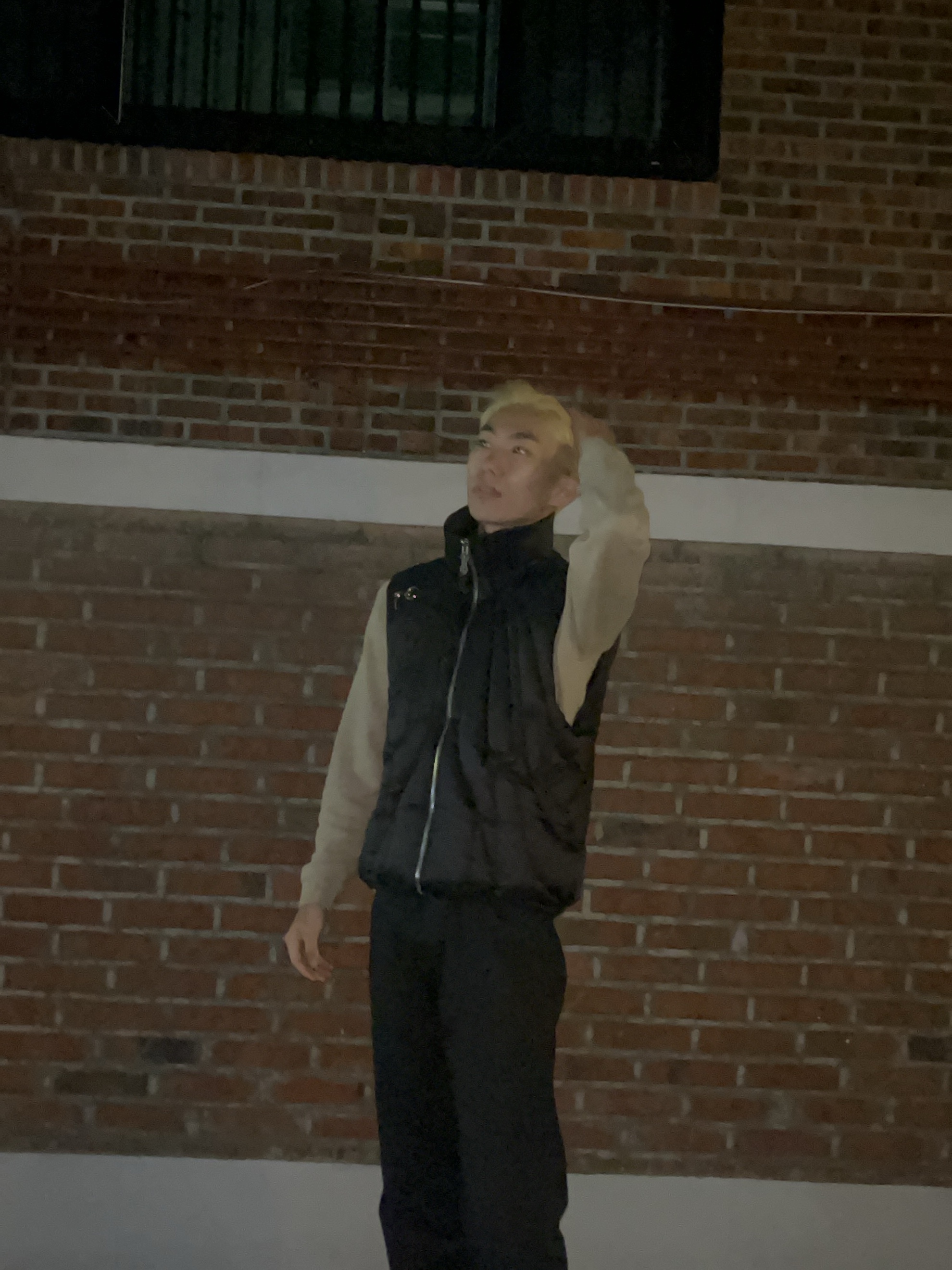 Thug Club Cave Down Vest Black 착용 스타일 - 3