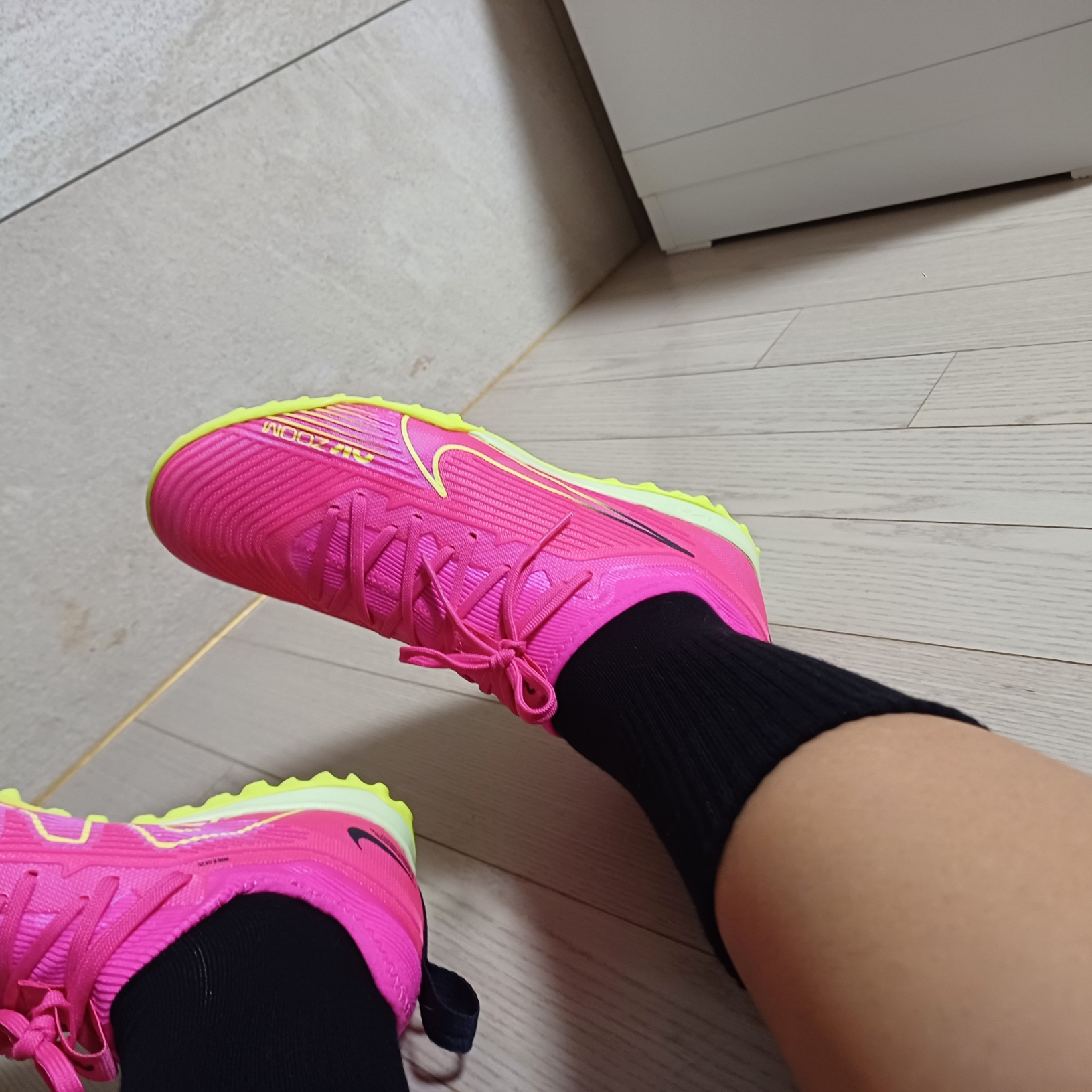 Nike Zoom Mercurial Vapor 15 Pro TF Pink Blast Volt 착용 스타일