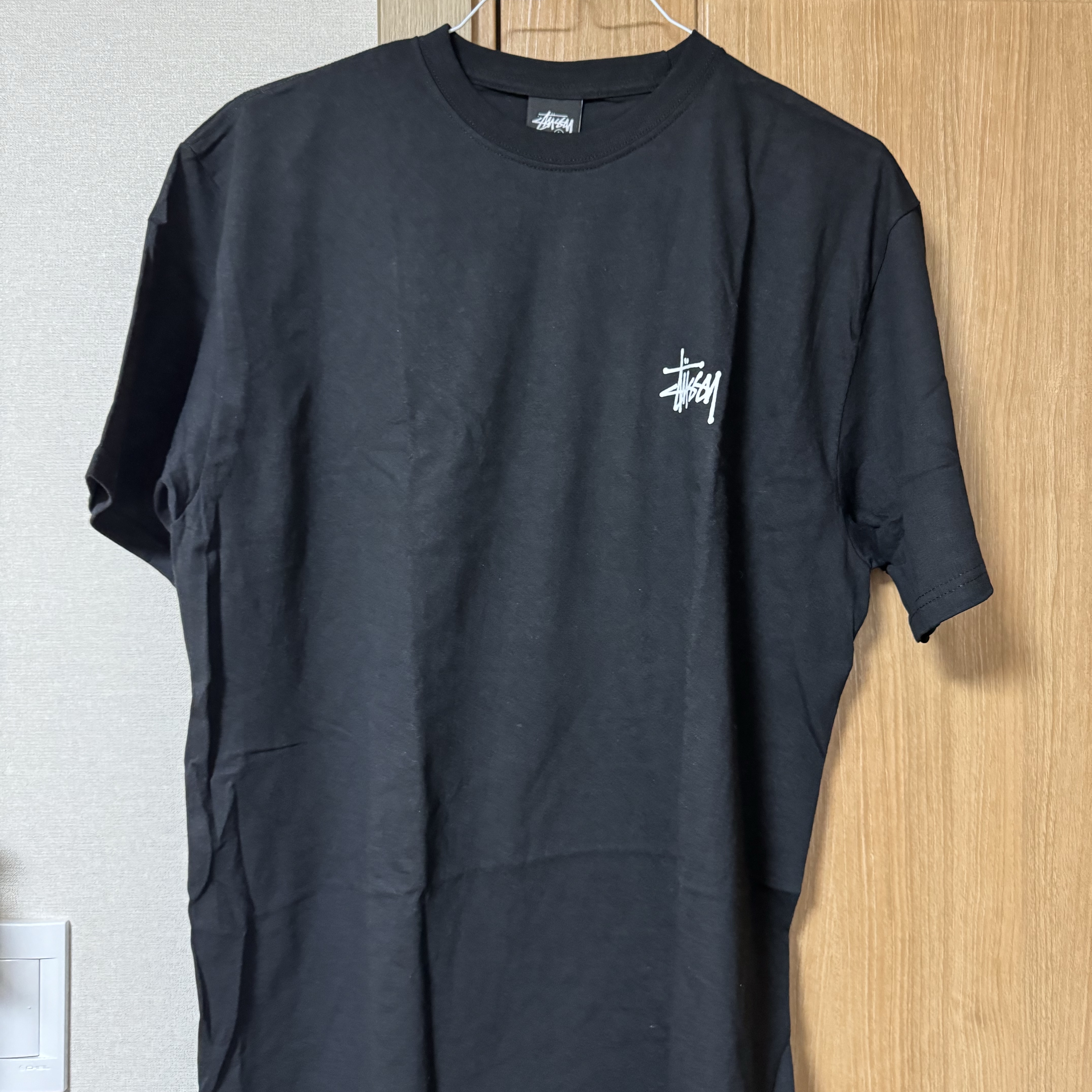 Stussy Basic Stussy T-Shirt Black 2023 착용 스타일 - 2