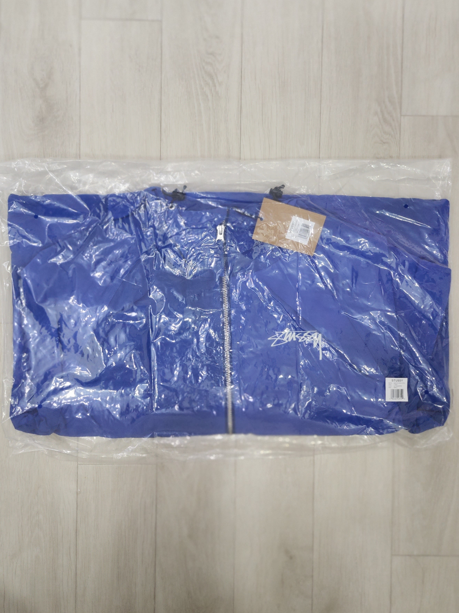 Stussy Wave Dye Beach Shell Jacket Ultramarine 착용 스타일 - 3