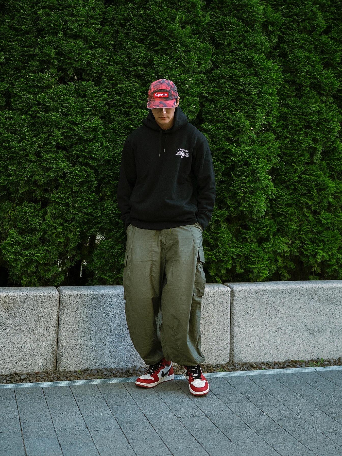 Jordan 1 Retro High OG Chicago 2022, Supreme Military Camp Cap Red Camo - 23SS 착용 스타일 - 4