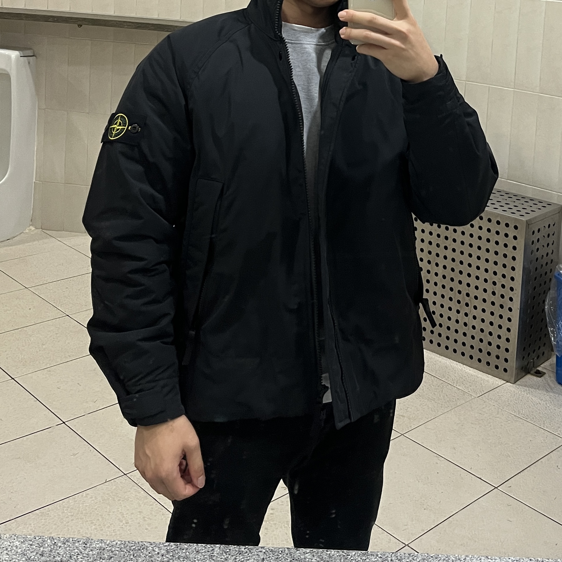 Stone Island 41926 Micro Twill Pure Insulation Technology Primaloft Jacket Black - 23FW 착용 스타일