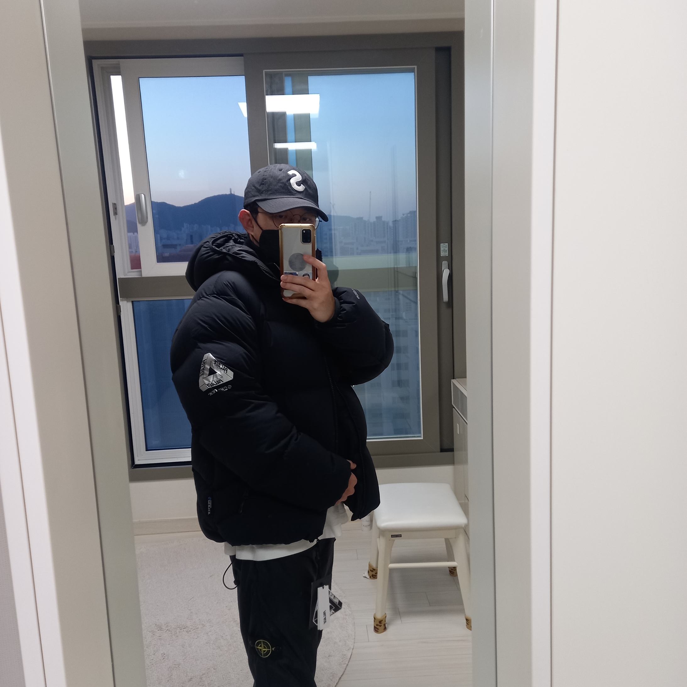 Palace Pertex Matte Balaclava Puffa Black - 23FW, Supreme Cordura Ripstop S Logo 6-Panel Black - 23SS 착용 스타일 - 1