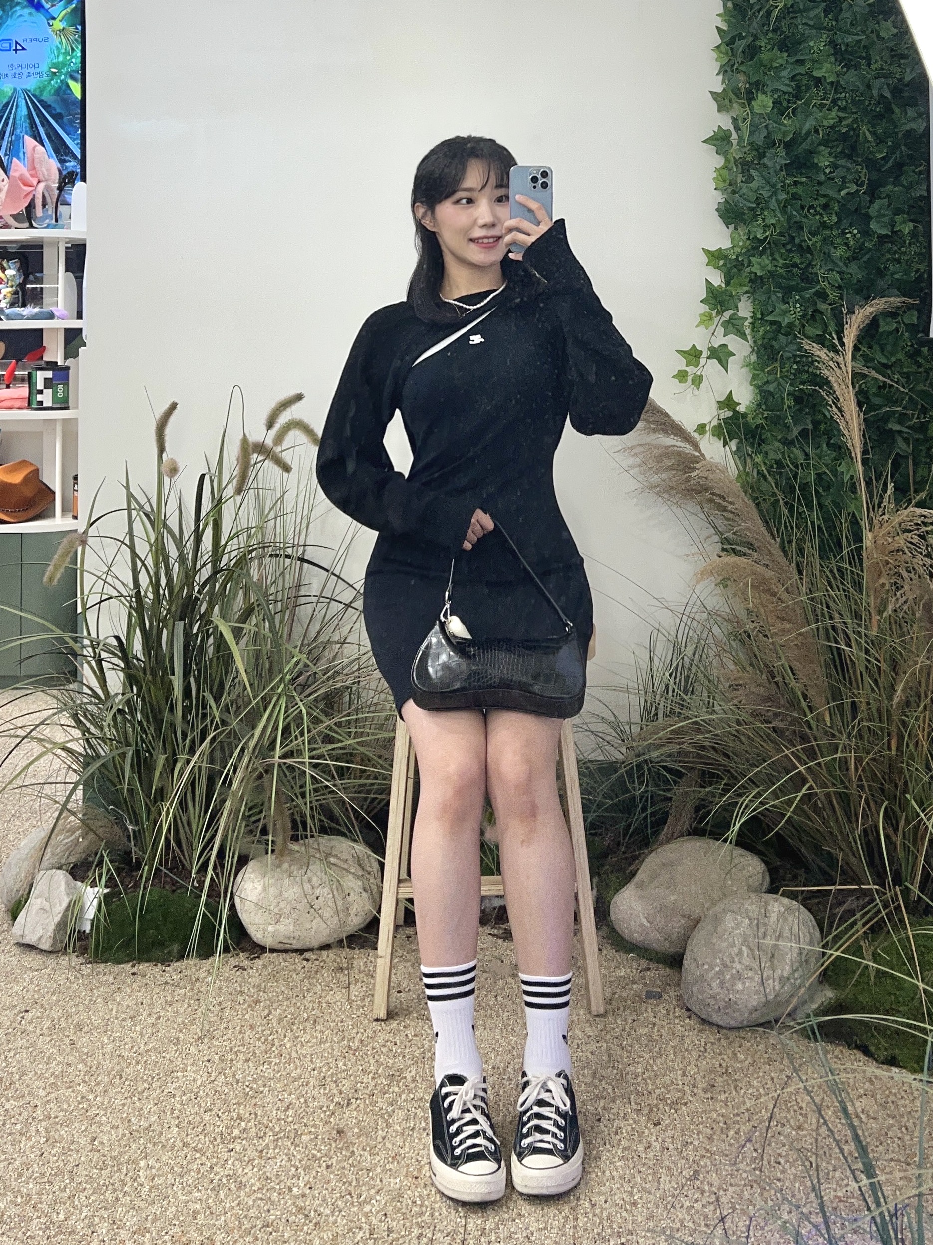 (W) Courreges Asymetrical Contrast Dress Black White Heritage, Converse Chuck 70 Ox Black - Standard 착용 스타일 - 3