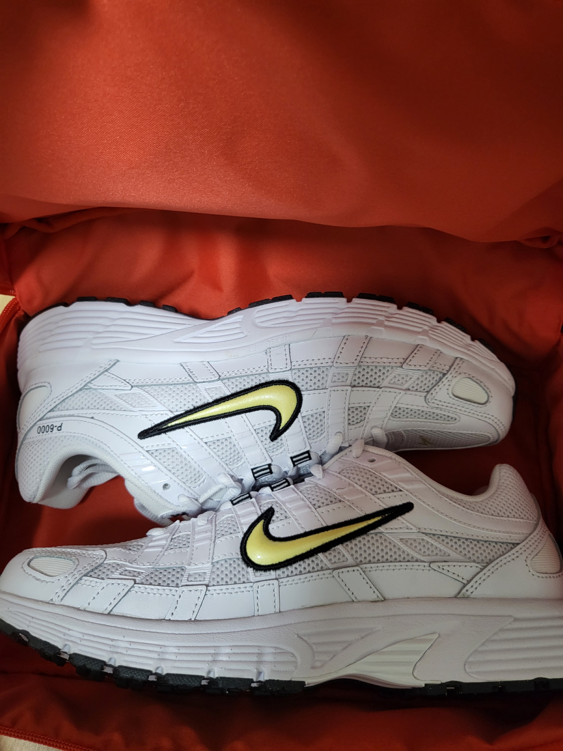 Nike NSW ShoeBox Bag Orange, Nike P-6000 White Lemon Chiffon 착용 스타일