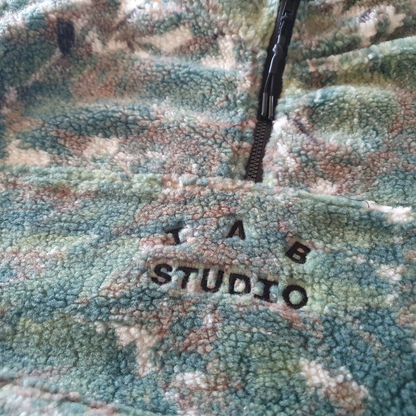 IAB Studio x Helinox Jacquard Half Zip-Up Bukhansan 착용 스타일 - 2