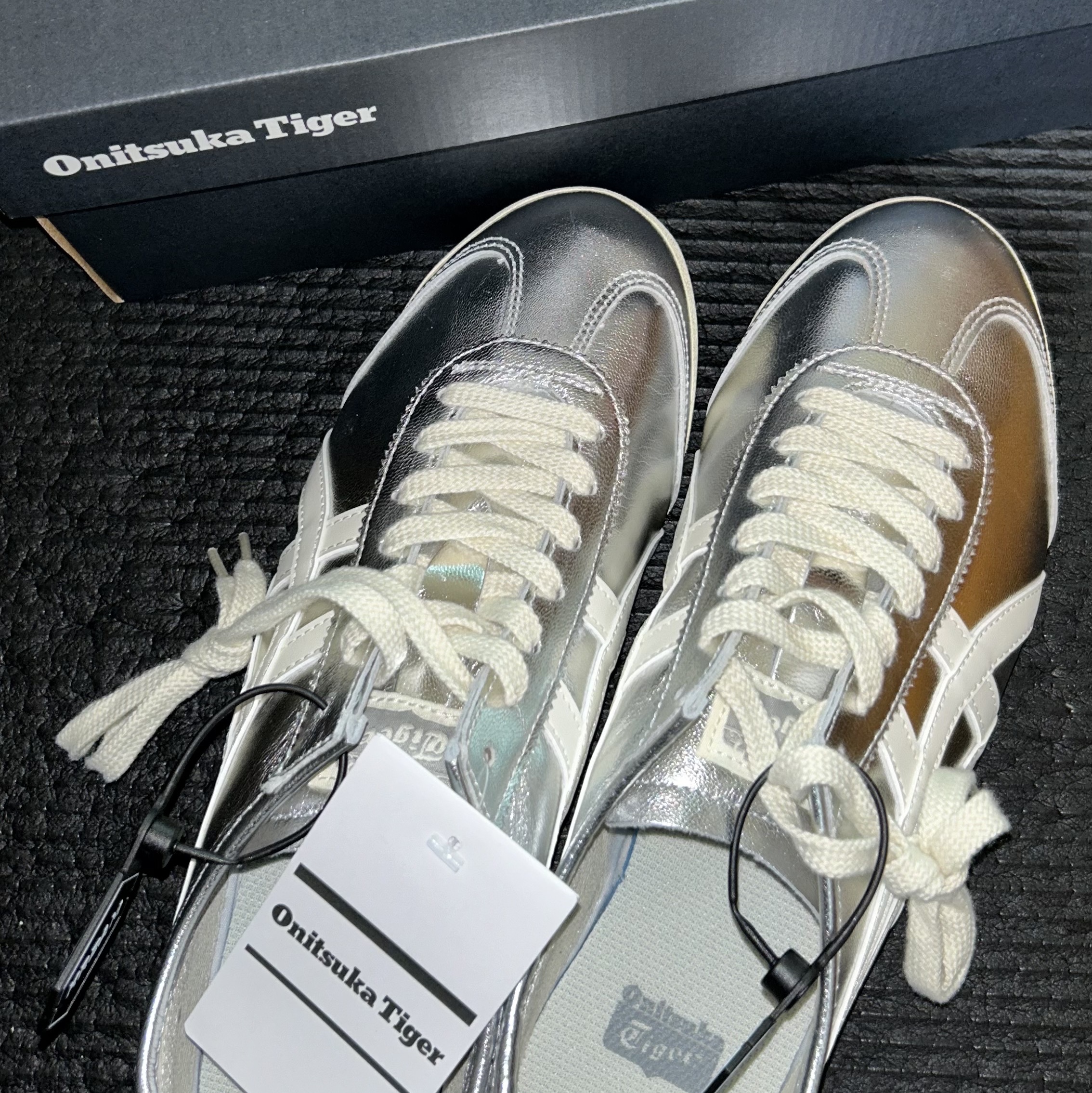 Onitsuka Tiger Mexico 66 White Silver 착용 스타일