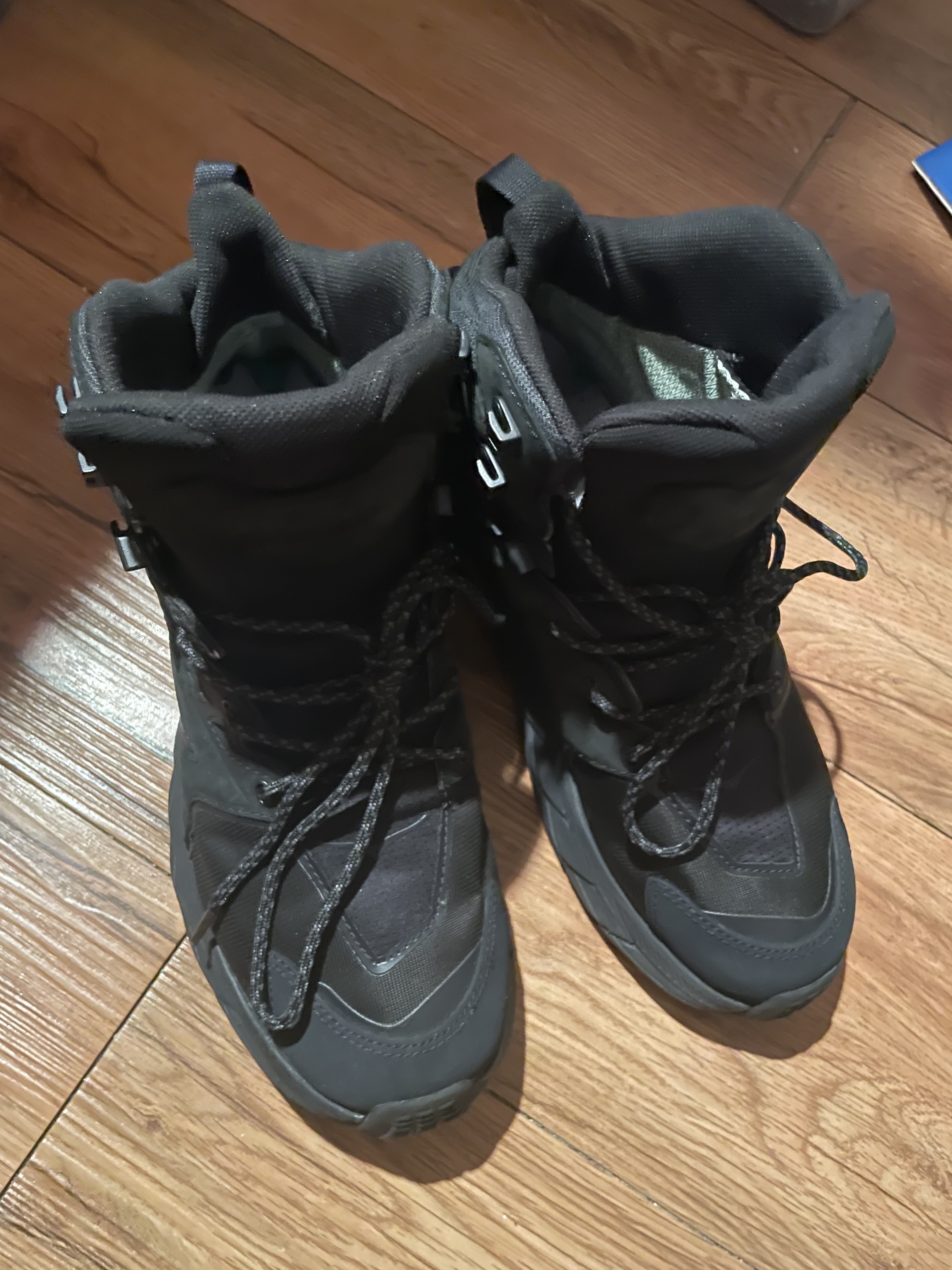 Hoka Anacapa Mid Gore-Tex Black 착용 스타일