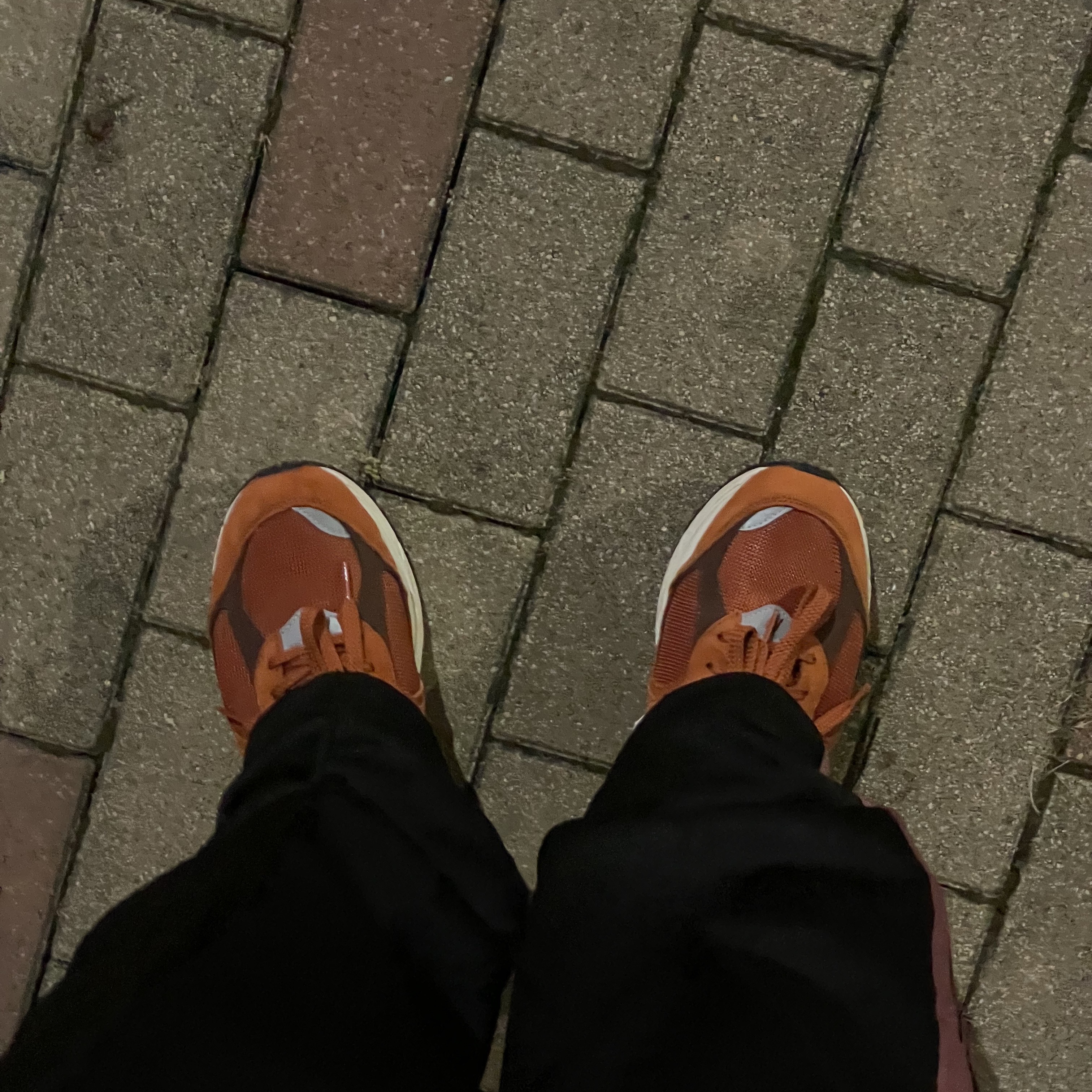 New Balance 2002R Rust Oxide, Needles Straight Track Pants Poly Smooth Black 착용 스타일
