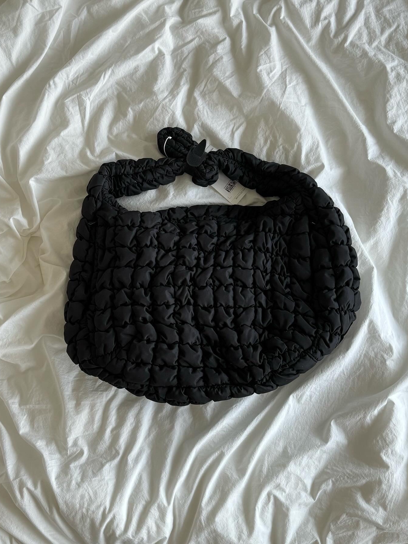 COS Quilted Oversized Shoulder Bag Black, Adidas x Wales Bonner Samba Silver Metallic 착용 스타일 - 2