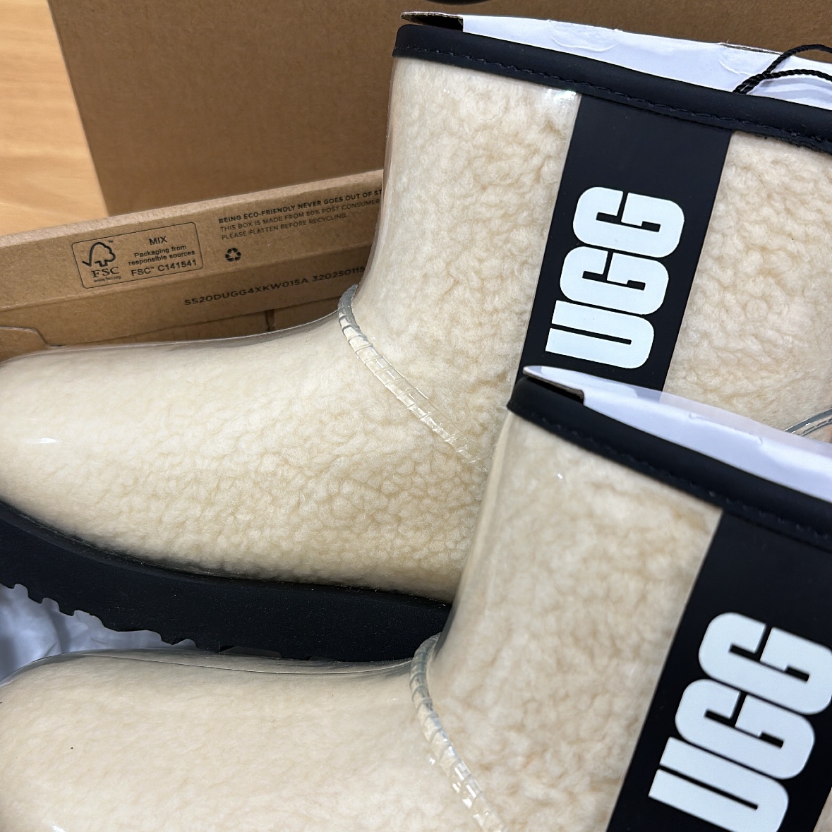 (W) UGG Classic Clear Mini Boots Natural Black 착용 스타일