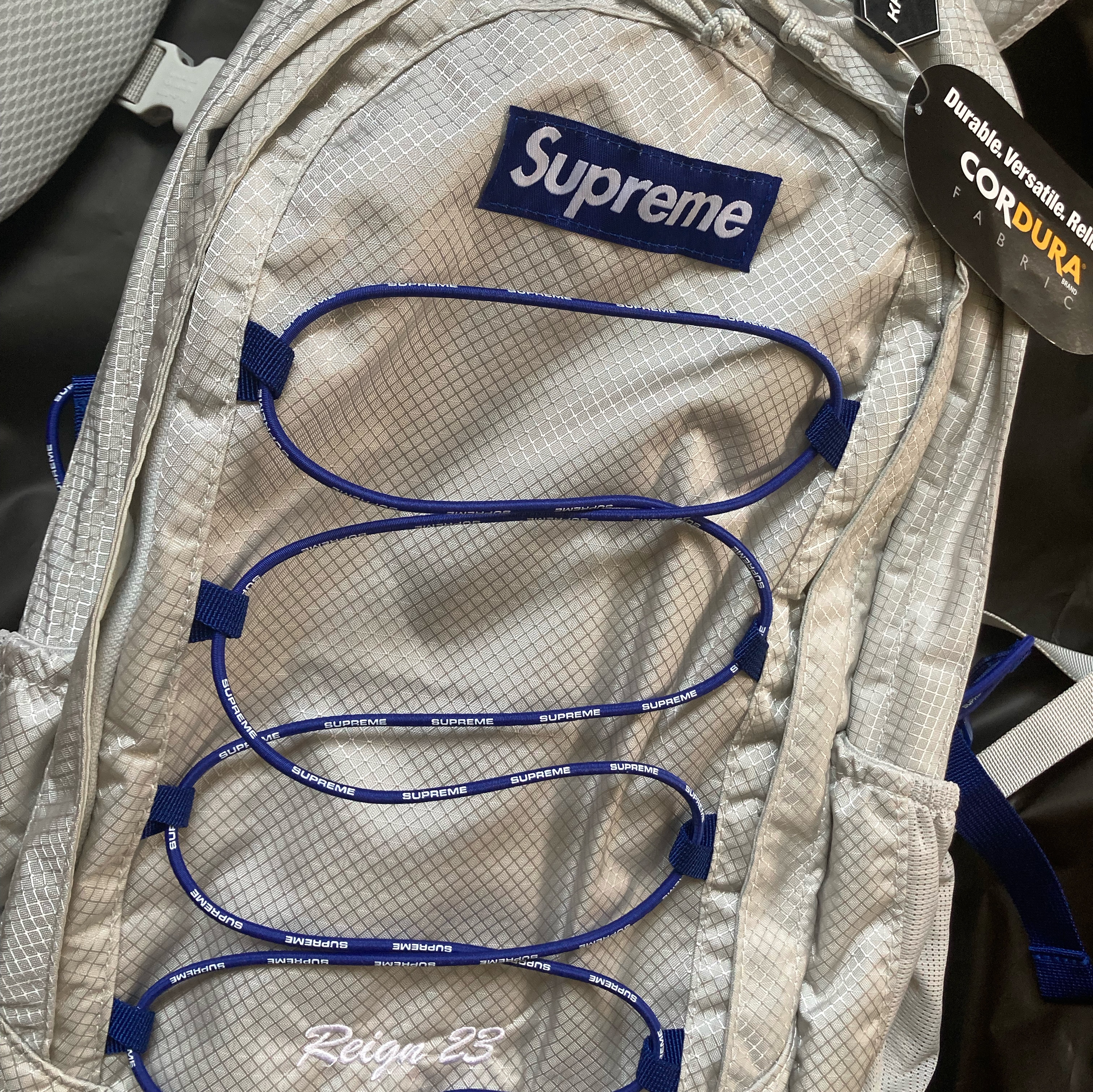 Supreme Backpack Silver - 22SS 착용 스타일 - 1