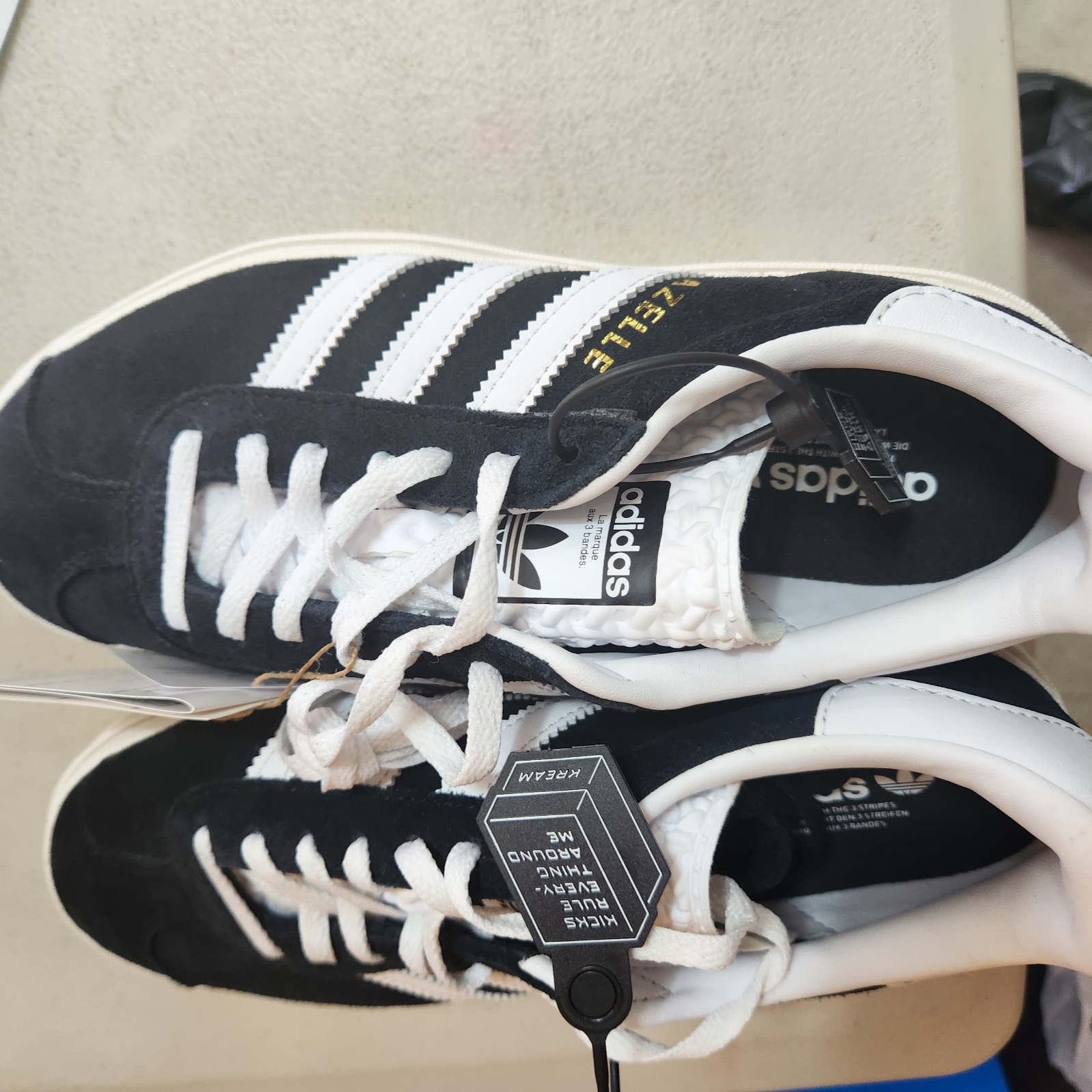 (W) Adidas Gazelle Bold Core Black Cloud White 착용 스타일 - 2