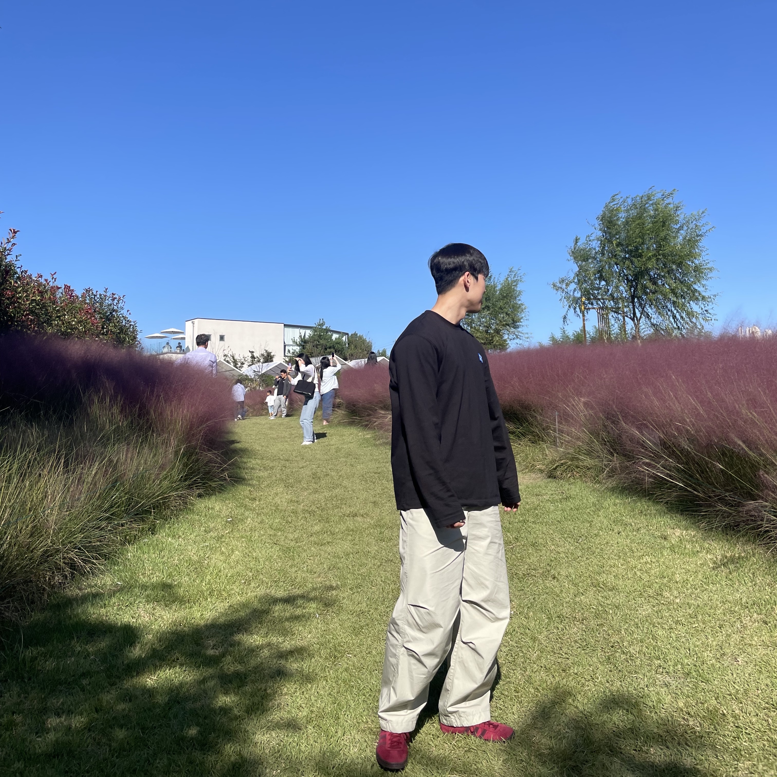 Ader Error Sig; TRS/BL Tag LS T-Shirt 01 Black, Adidas Tobacco Gruen Collegiate Burgundy 착용 스타일 - 1