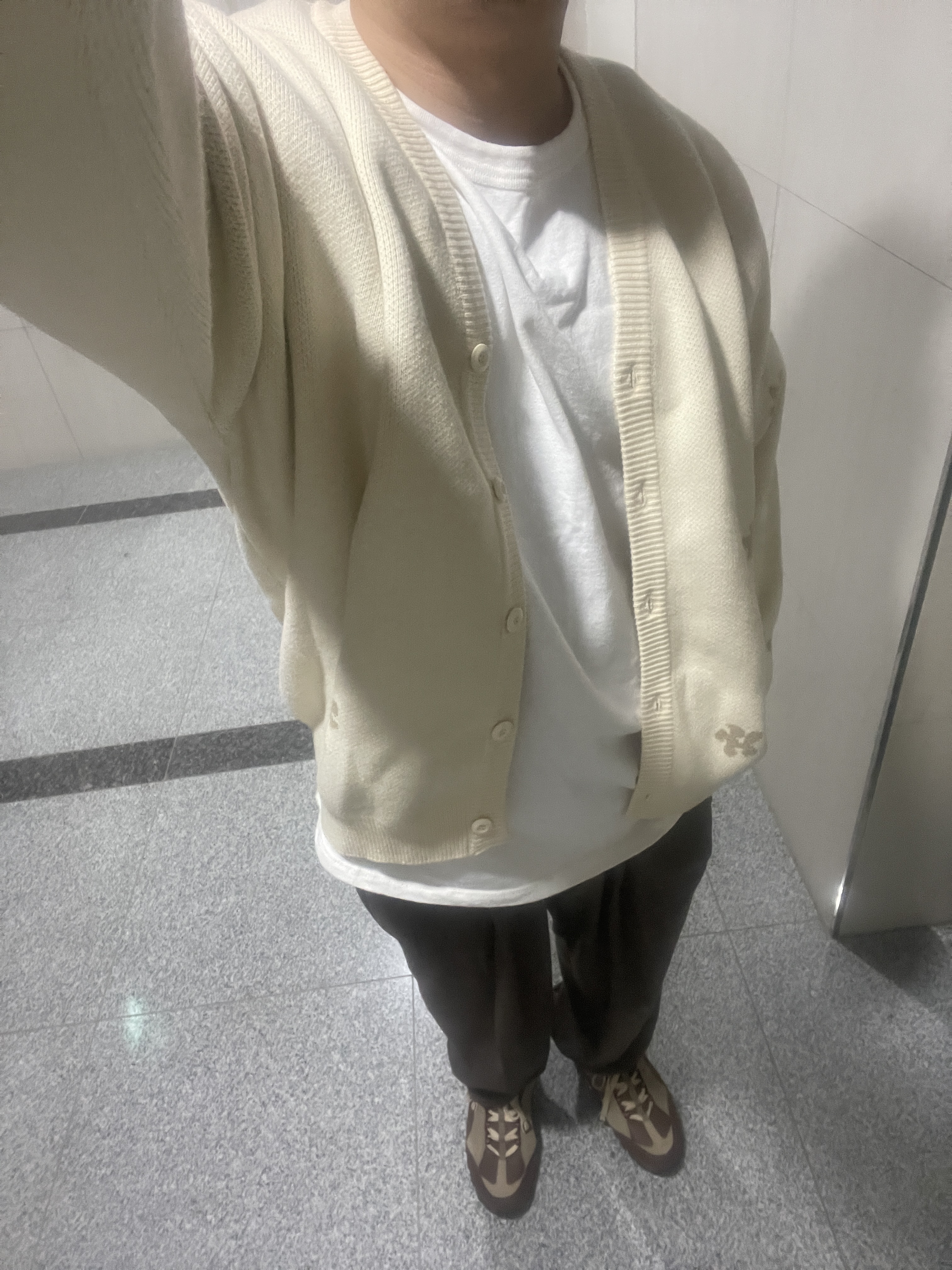 Nike x Jacquemus Air Humara LX Ale Brown and Gold 착용 스타일 - 1