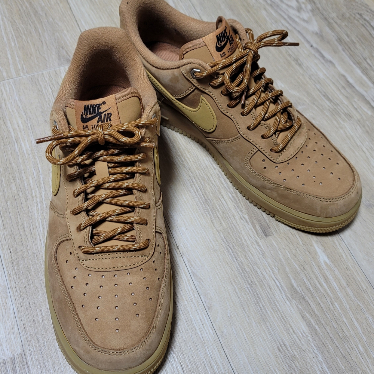 Nike Air Force 1 '07 WB Flax 착용 스타일