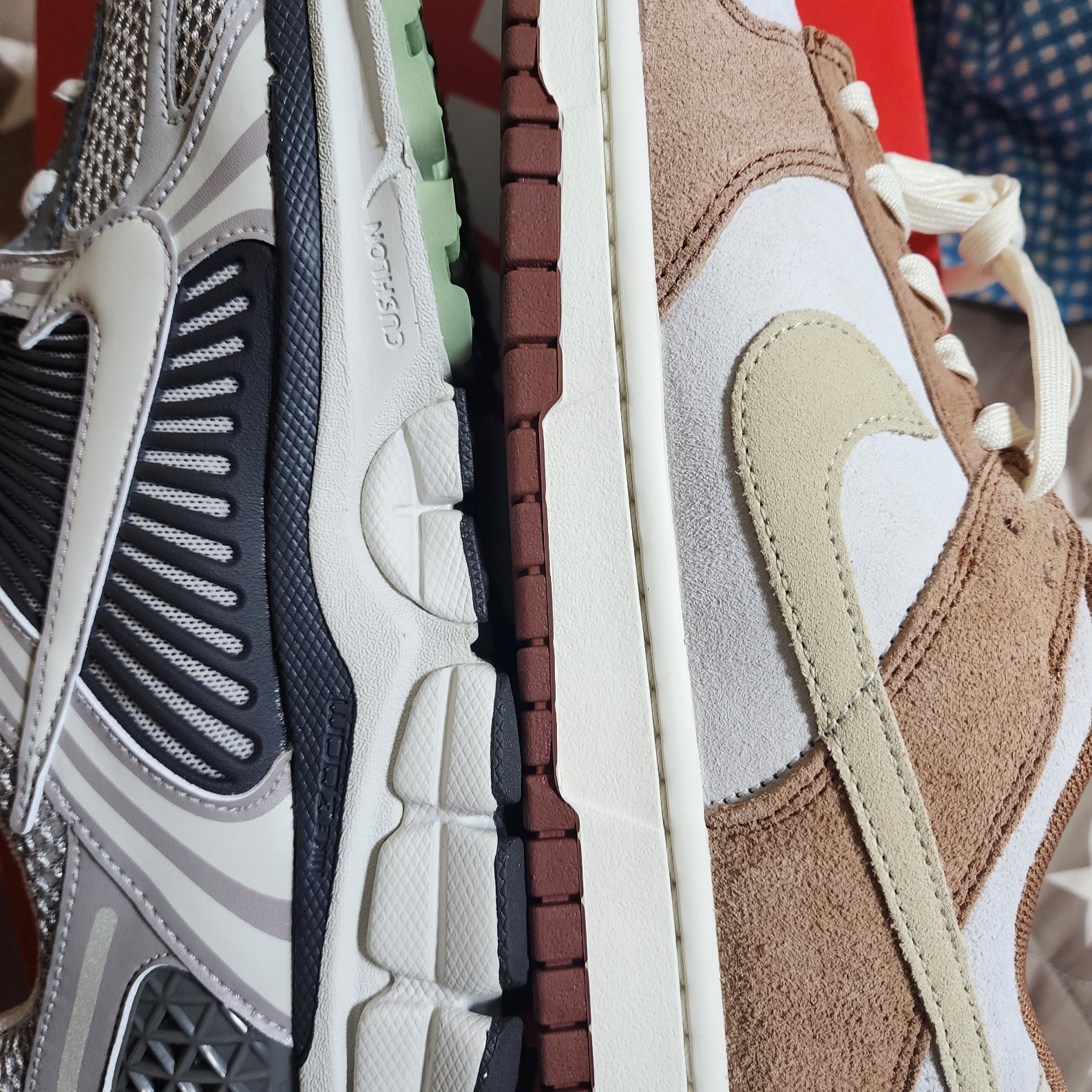 (W) Nike Zoom Vomero 5 Cobblestone and Flat Pewter 착용 스타일 - 2