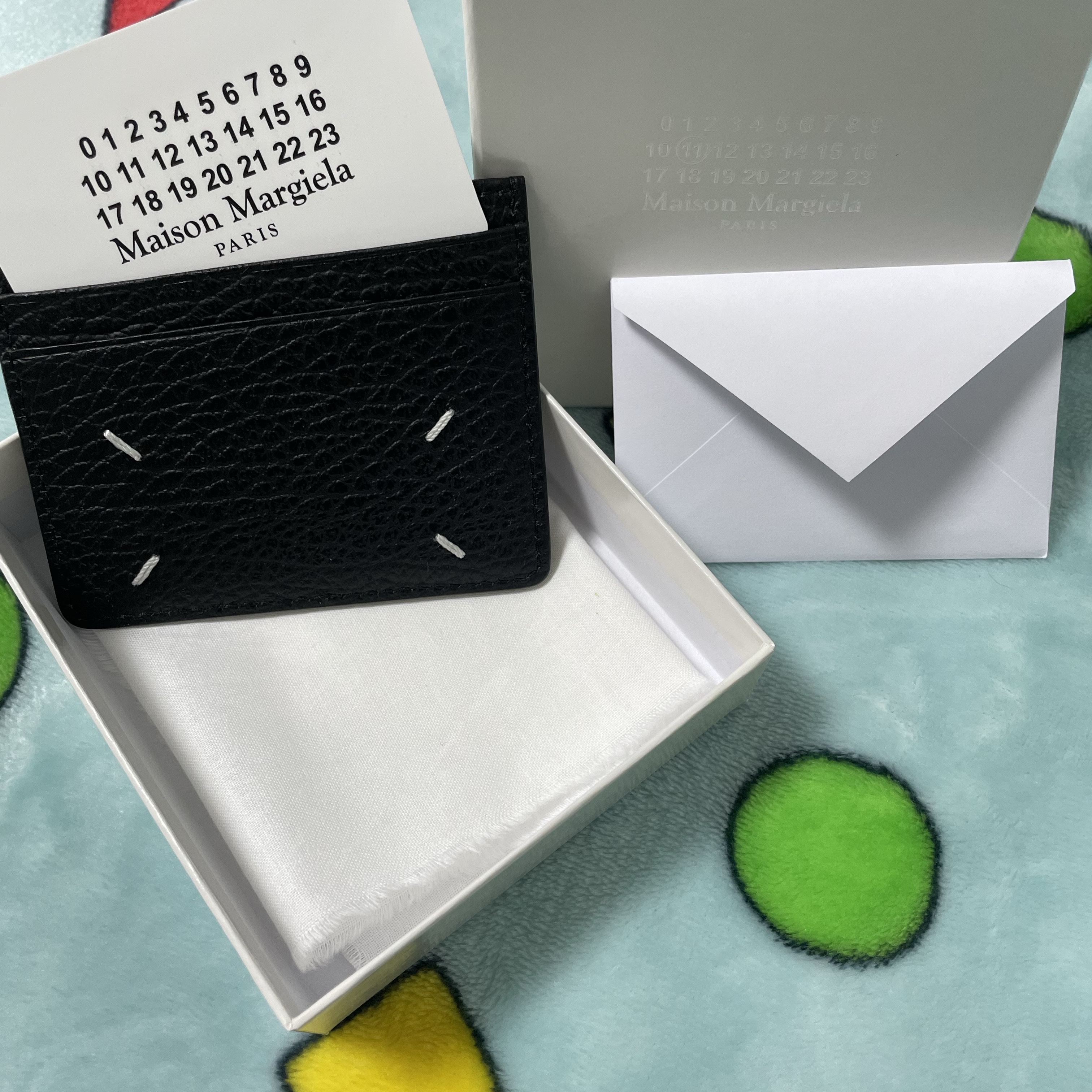 Maison Margiela Stitch Card Holder Black 착용 스타일 - 1