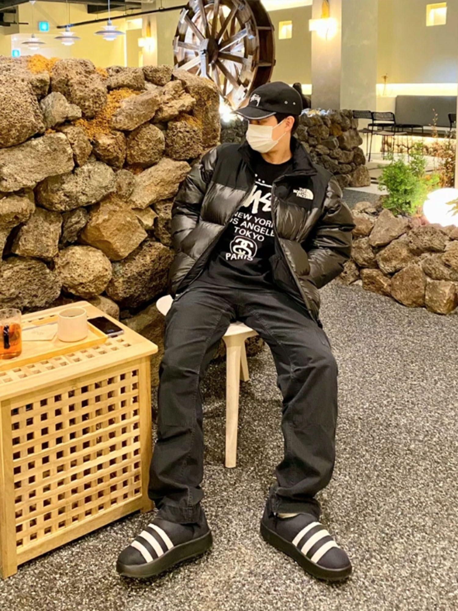 The North Face 1996 Eco Nuptse Jacket Black, The North Face 1996 Retro Nuptse Jacket Dark Oak 착용 스타일 - 4