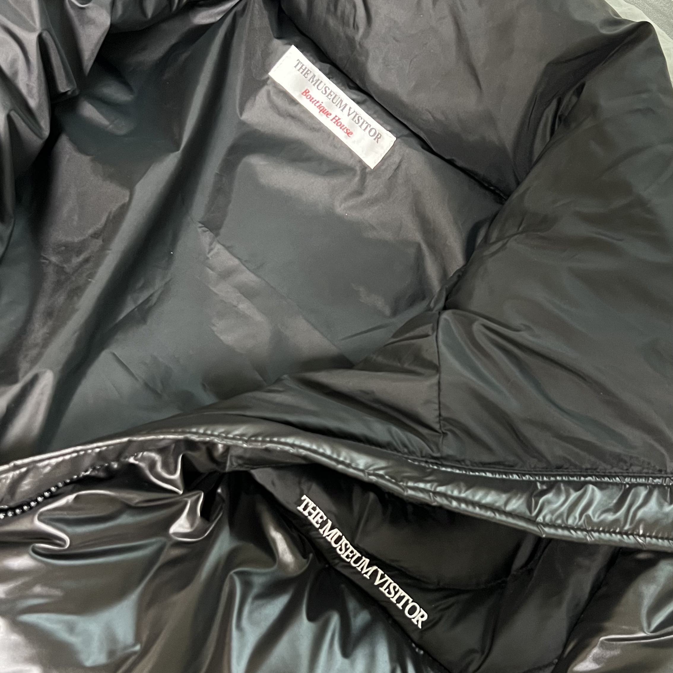 The Museum Visitor KREAM Heart Stitched Puffer Down Jacket Glossy Black - 23FW 착용 스타일 - 5
