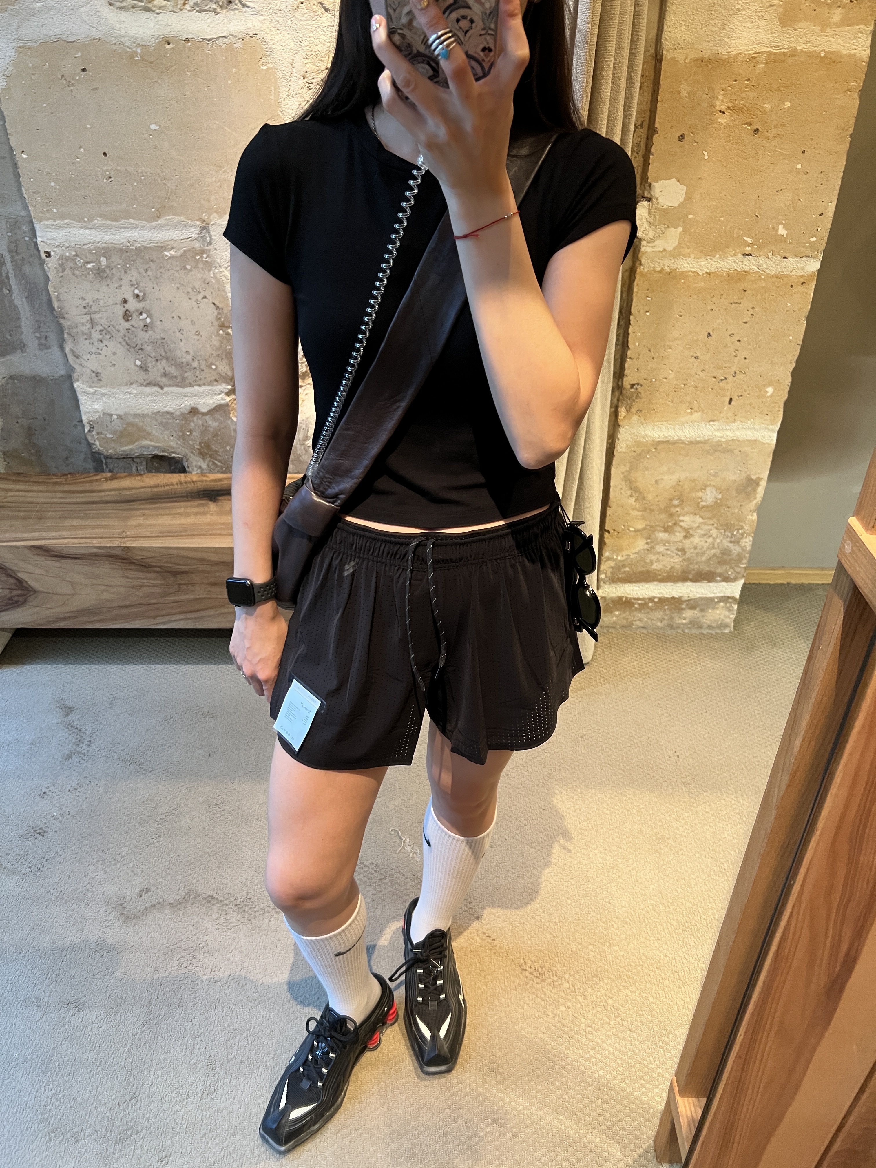 Nike x Martine Rose Shox MR4 Black 착용 스타일 - 2