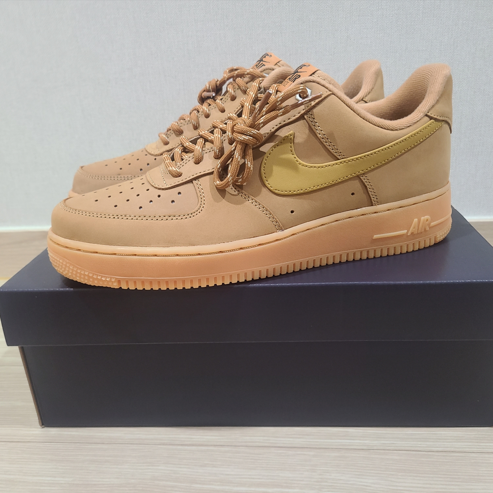 Nike Air Force 1 '07 WB Flax 착용 스타일